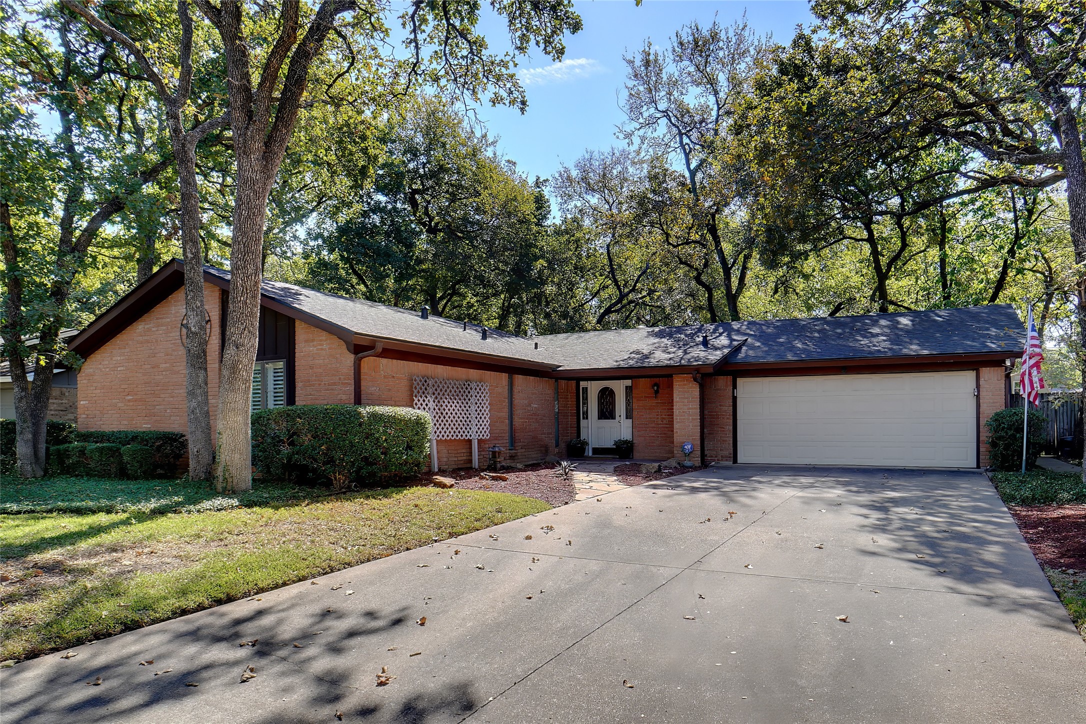 1229 Kathryn Street Hurst TX 76053