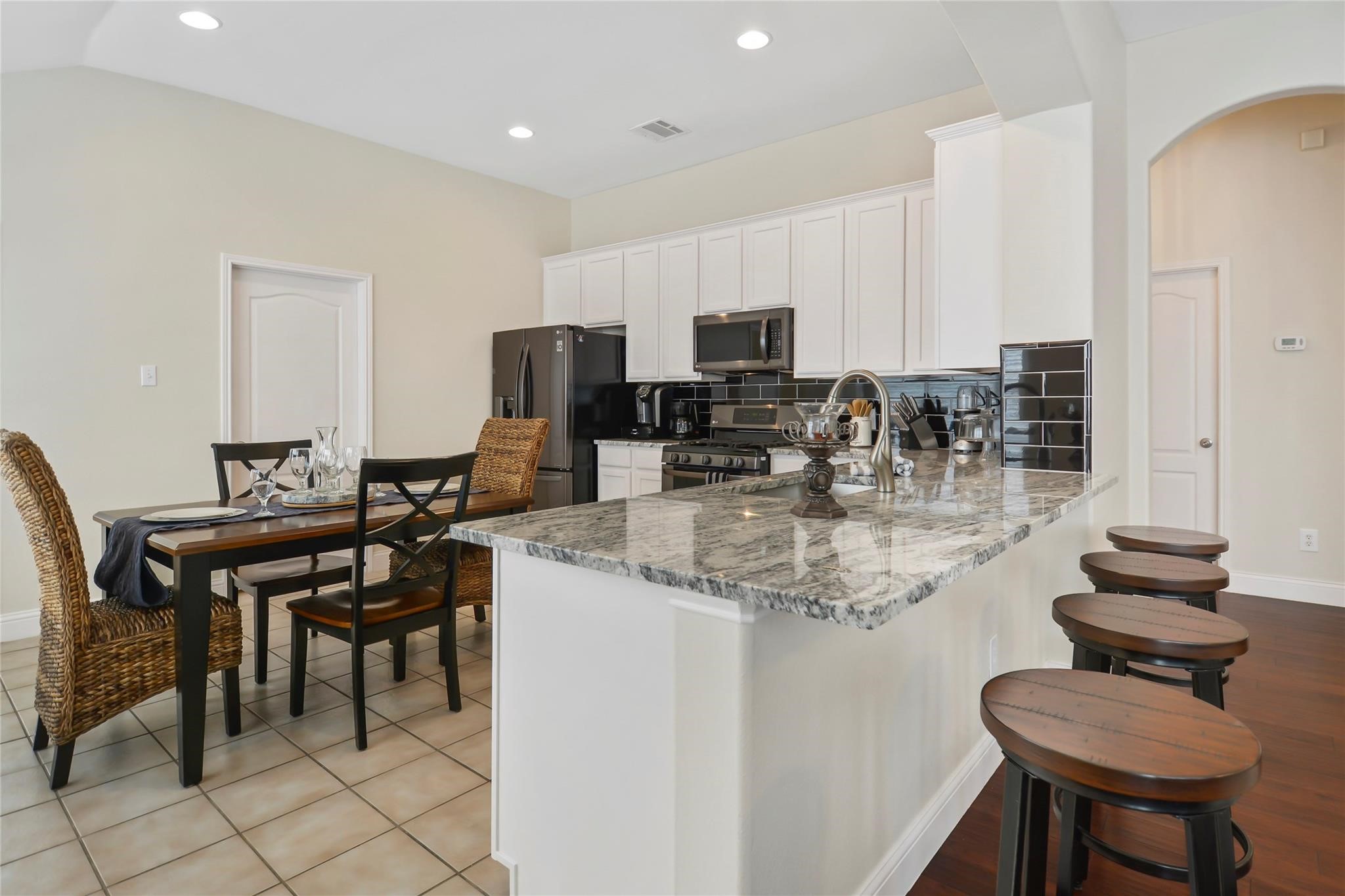 1808 Forsythe Drive Savannah TX 76227
