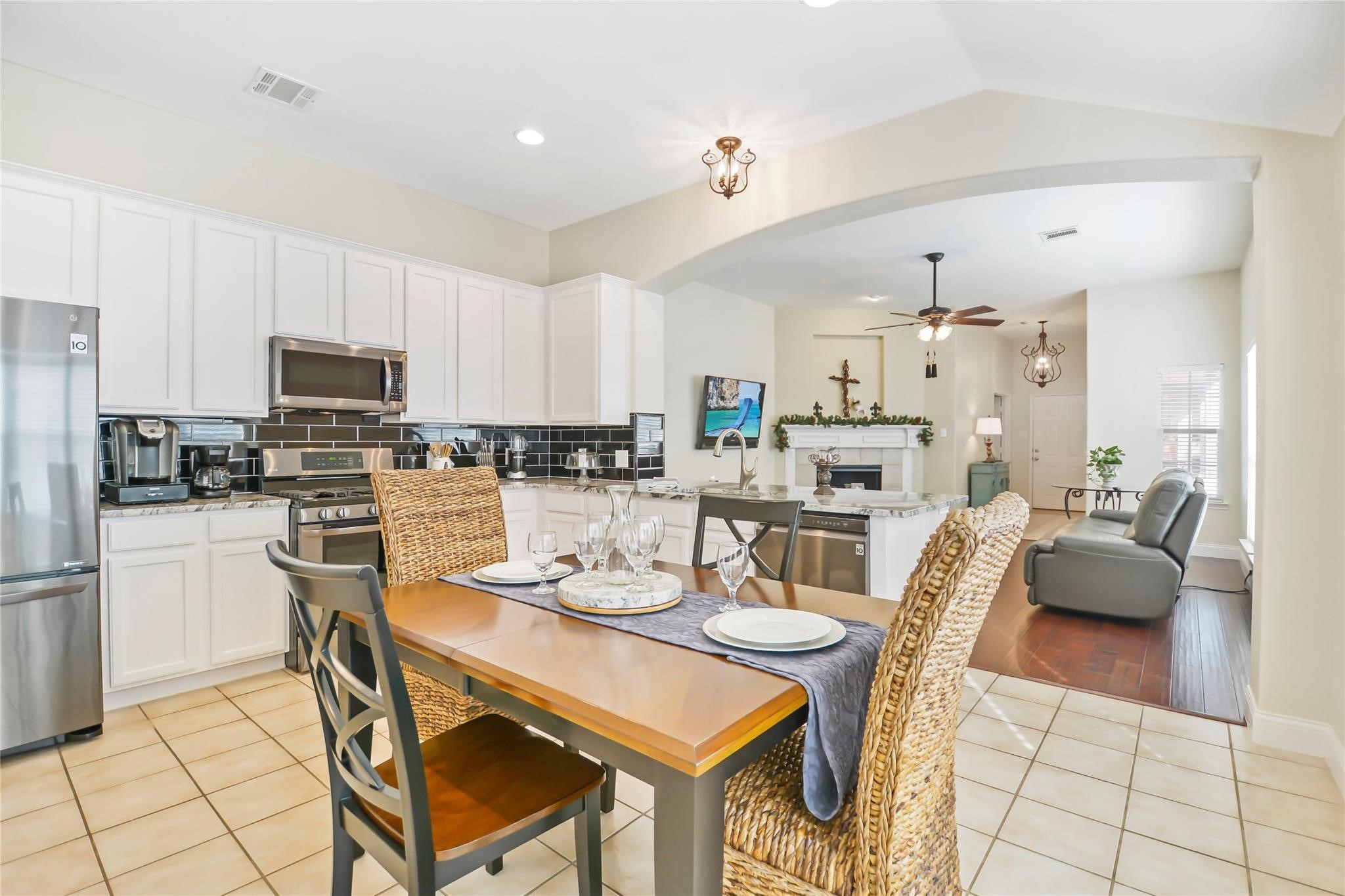 1808 Forsythe Drive Savannah TX 76227