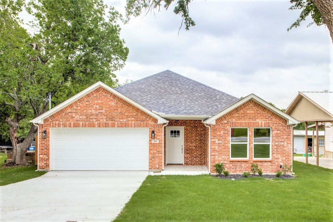 304 Woodard Street Farmersville TX 75442