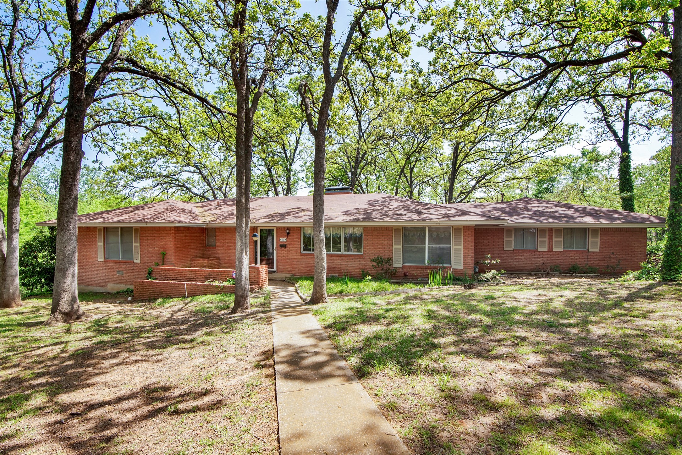 1500 W Heron Street Denison TX 75020