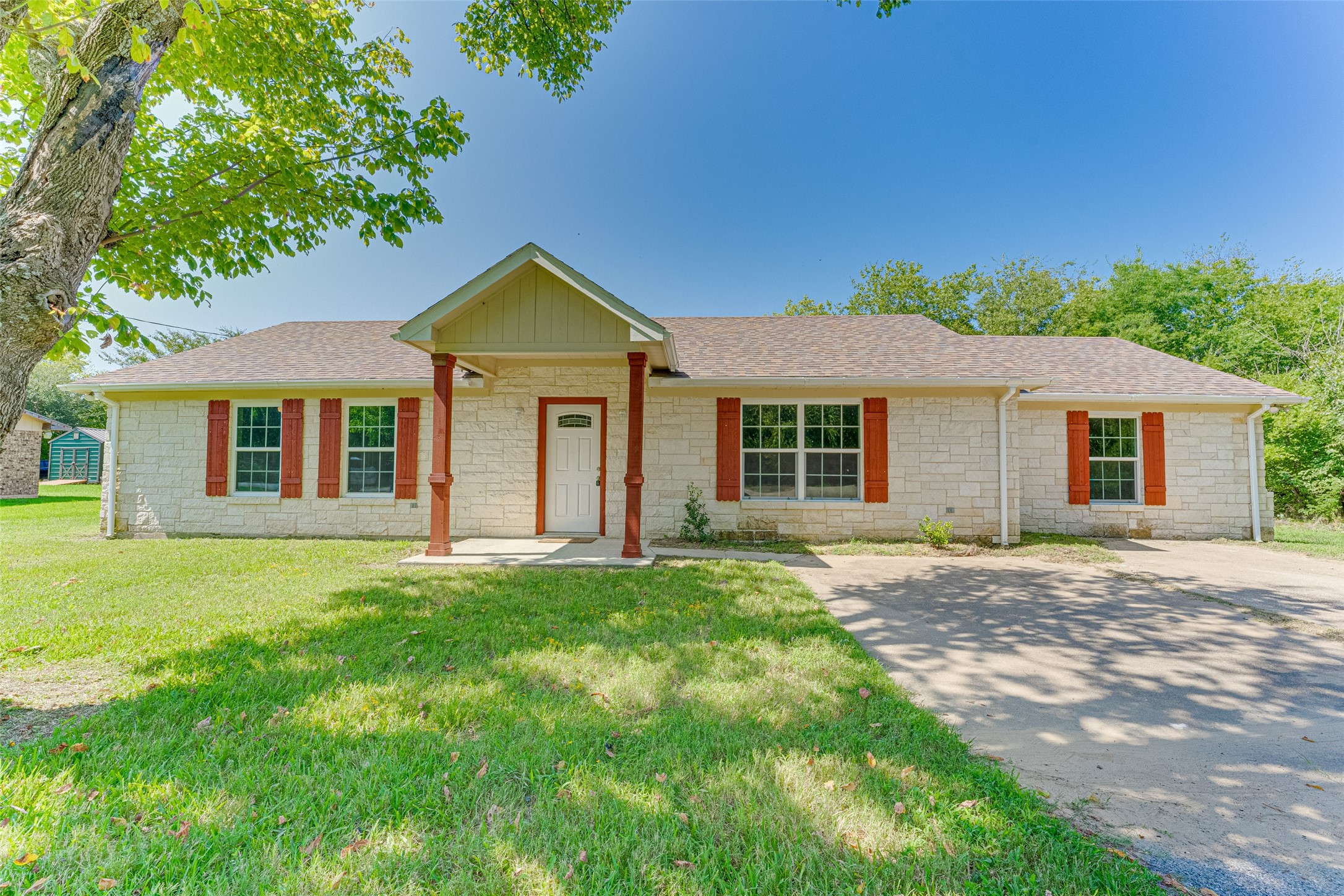 506 E Broadmore Avenue Wills Point TX 75169