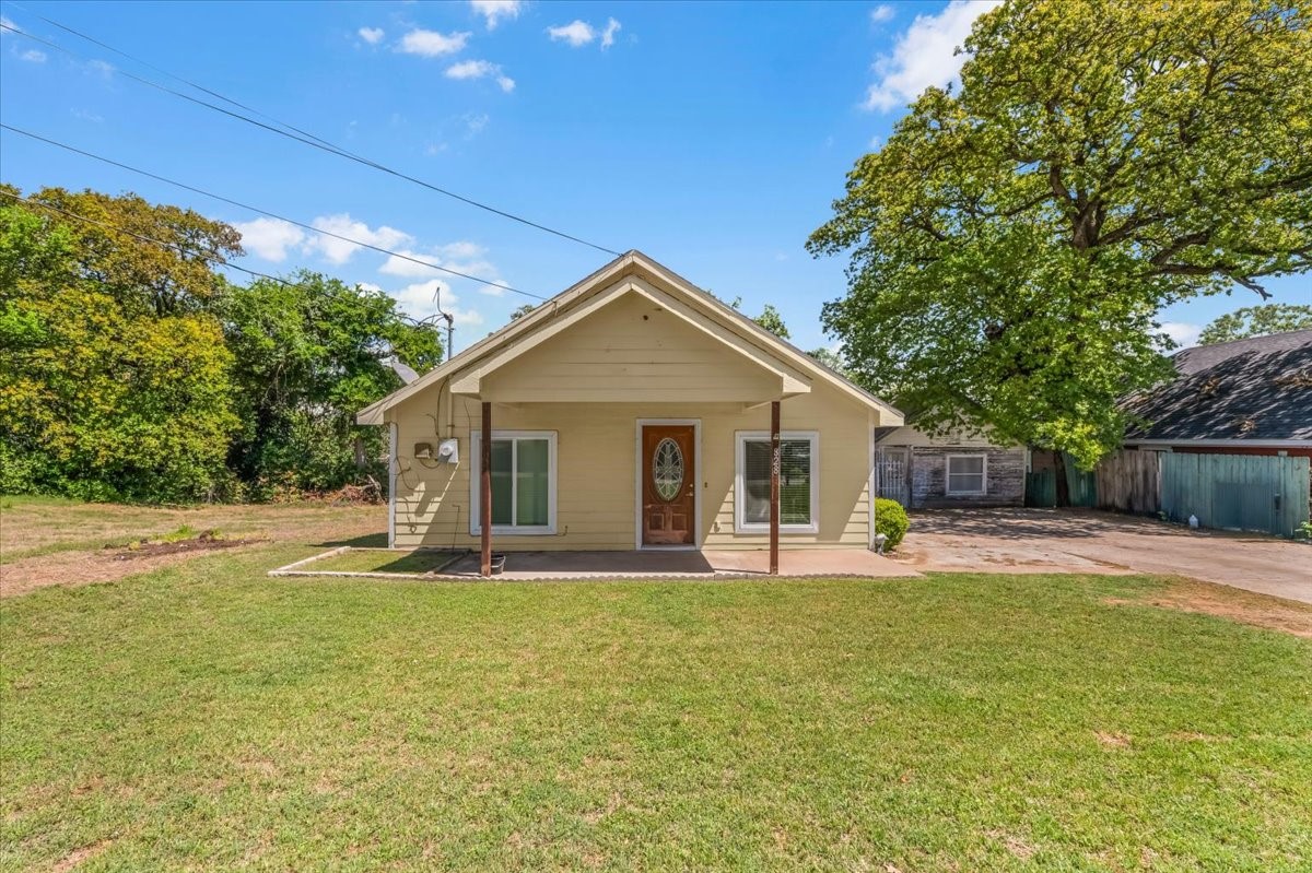 828 Springer Avenue Fort Worth TX 76114