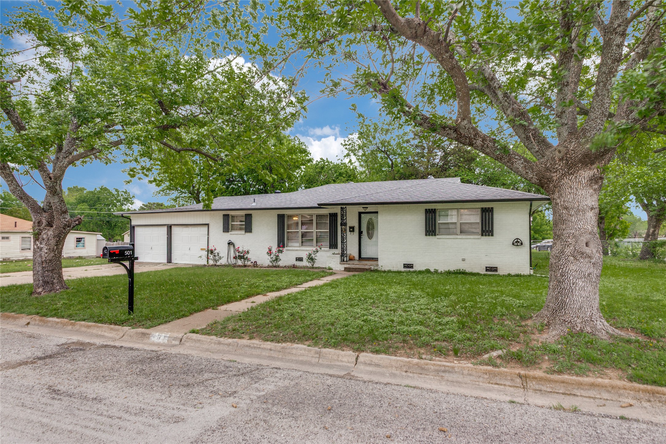 501 Lindsey Street Bowie TX 76230