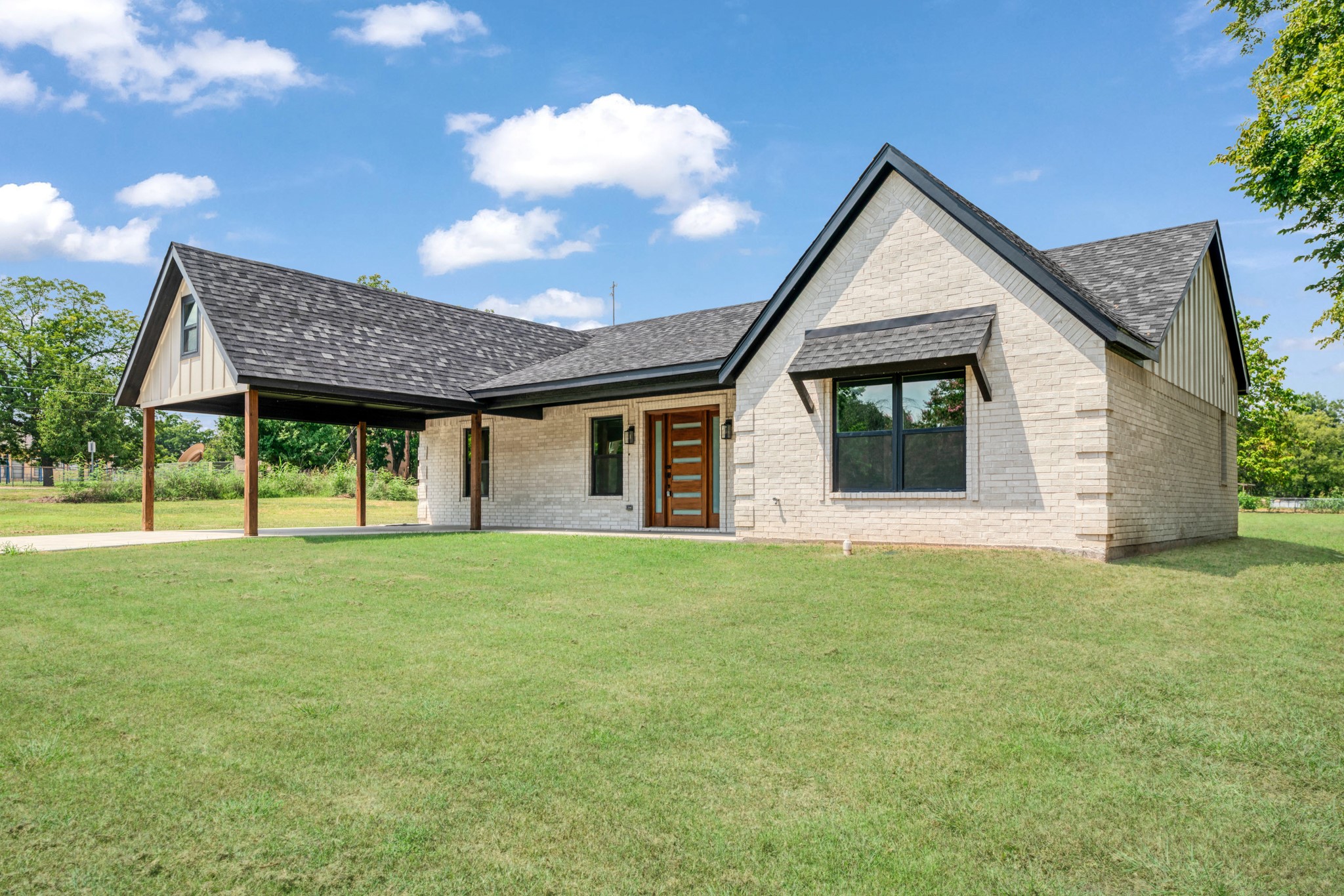 306 Sunset Roxton TX 75477