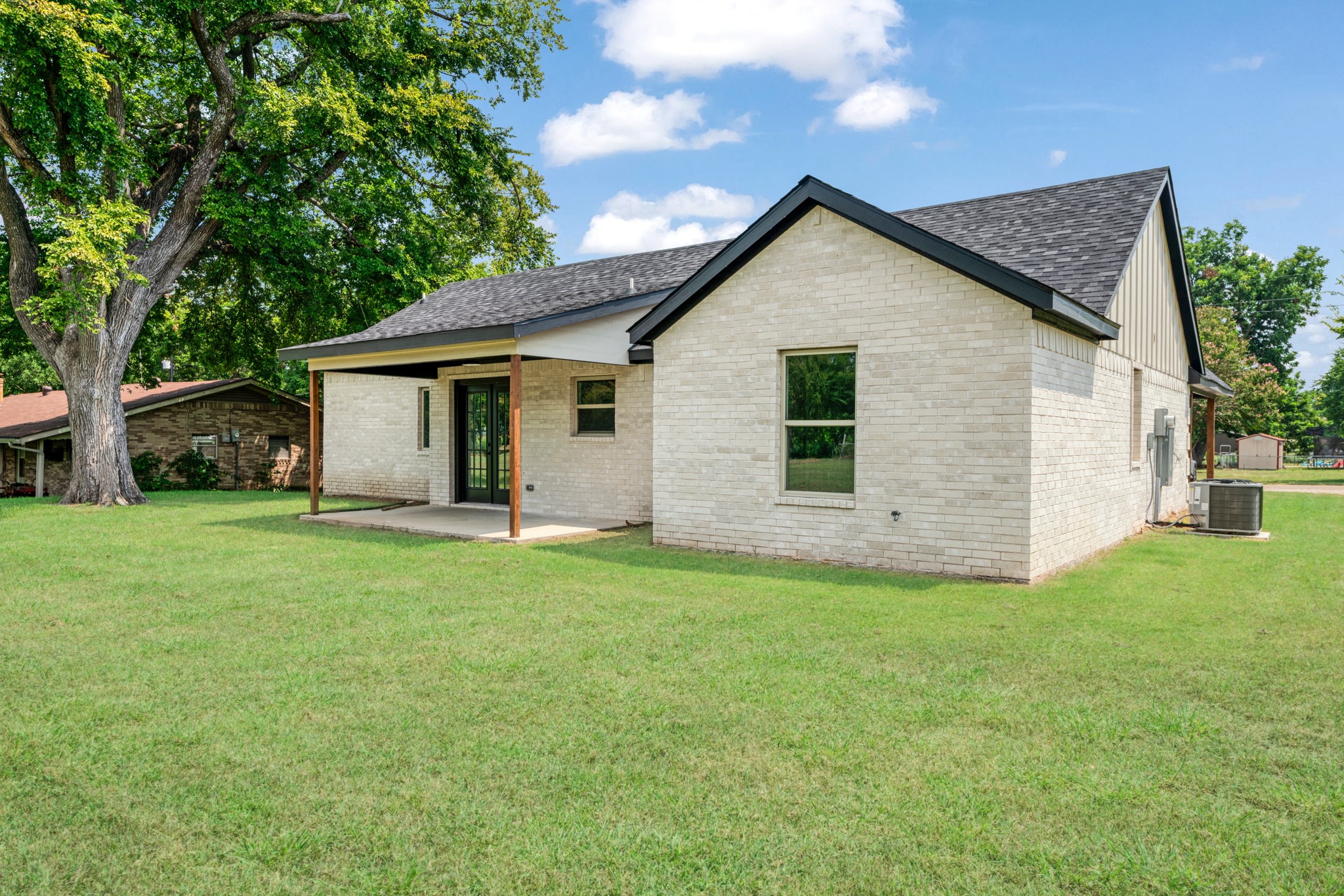 306 Sunset Roxton TX 75477