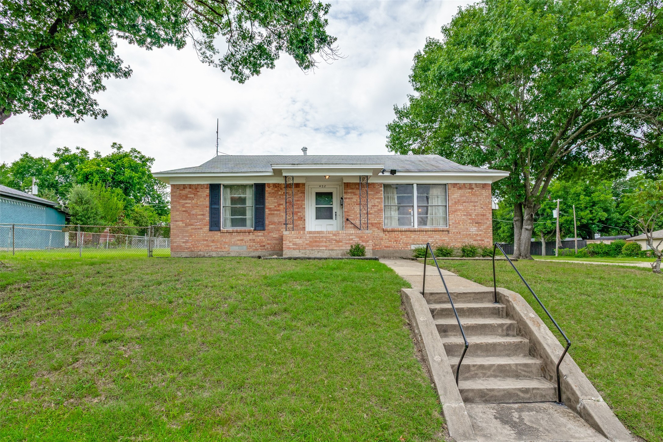 422 W Daugherty Drive Garland TX 75041