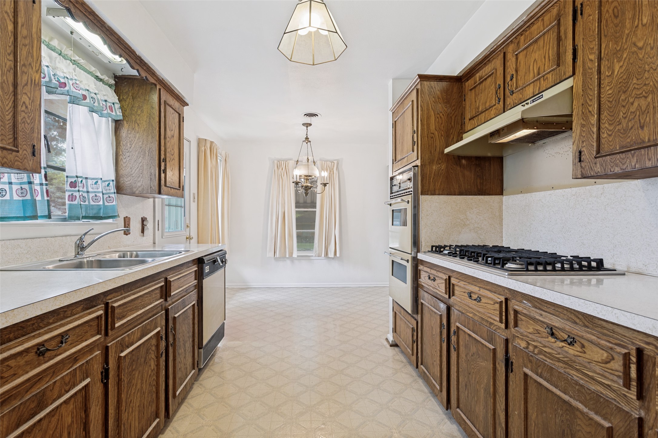 422 W Daugherty Drive Garland TX 75041