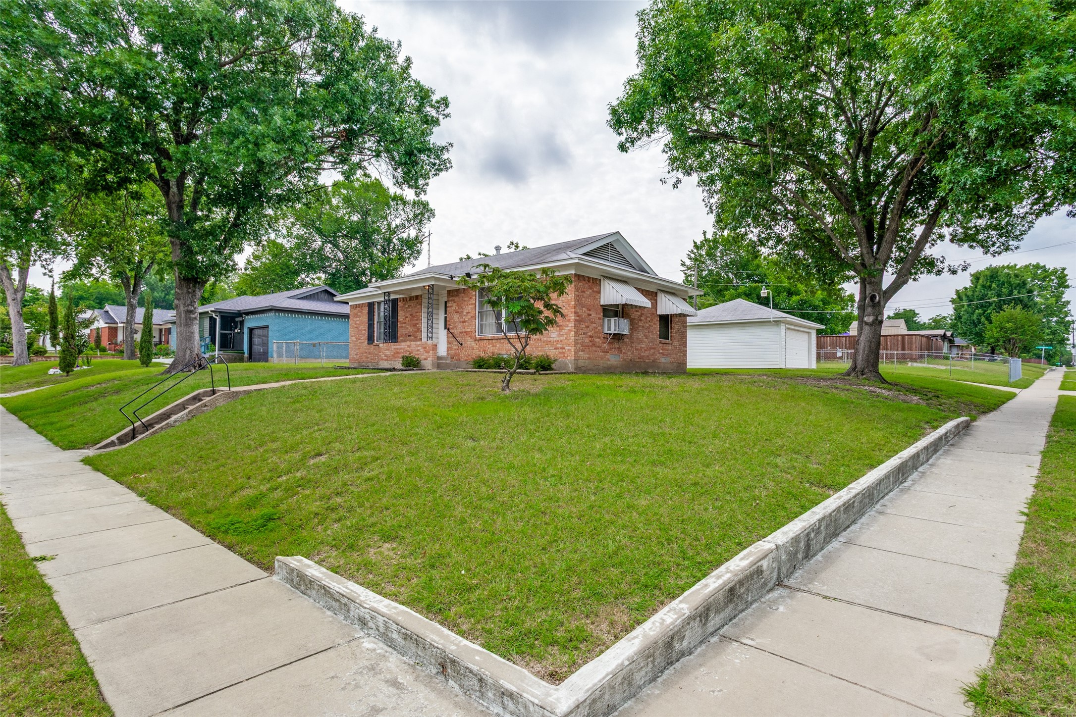 422 W Daugherty Drive Garland TX 75041