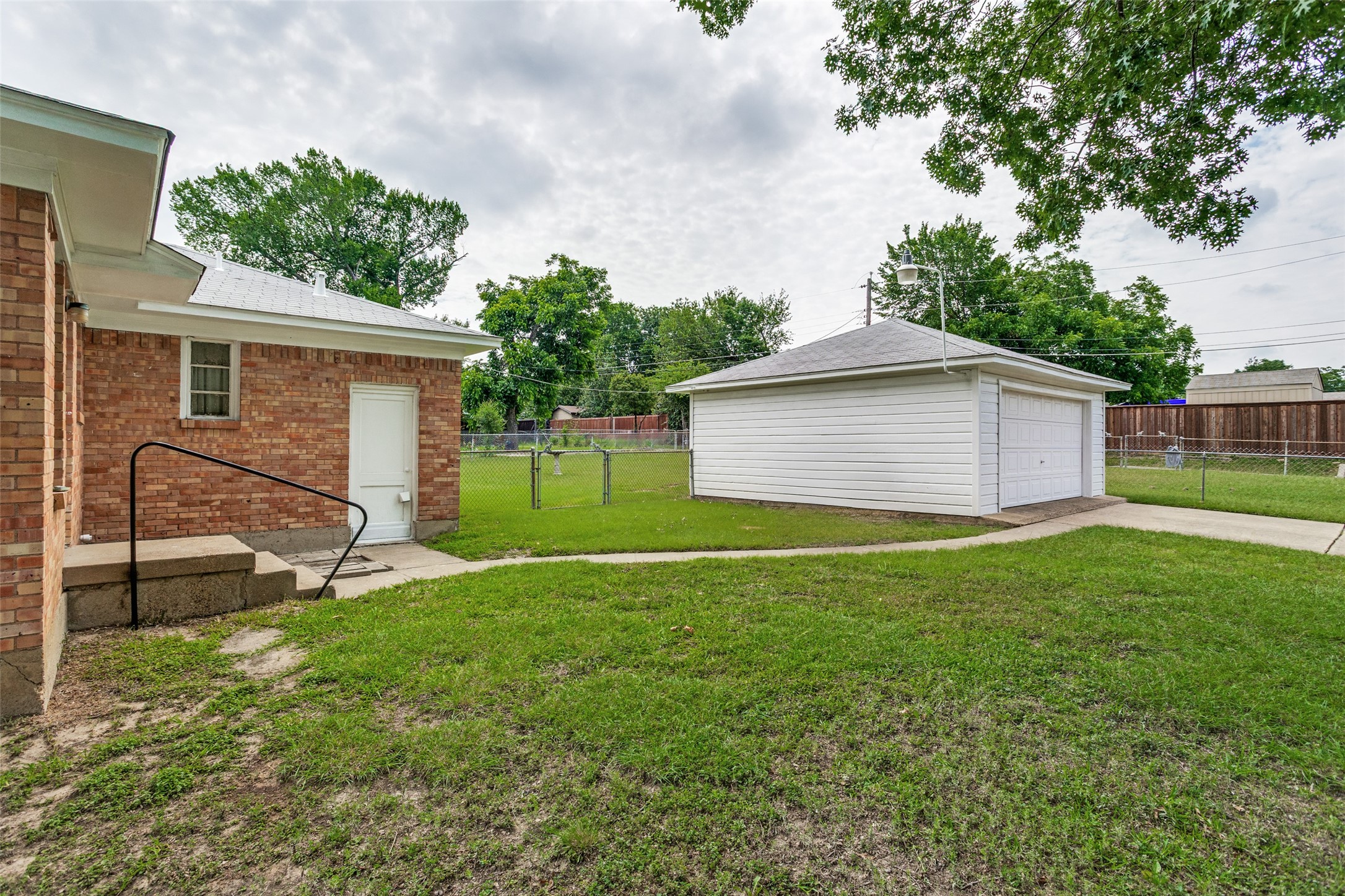422 W Daugherty Drive Garland TX 75041