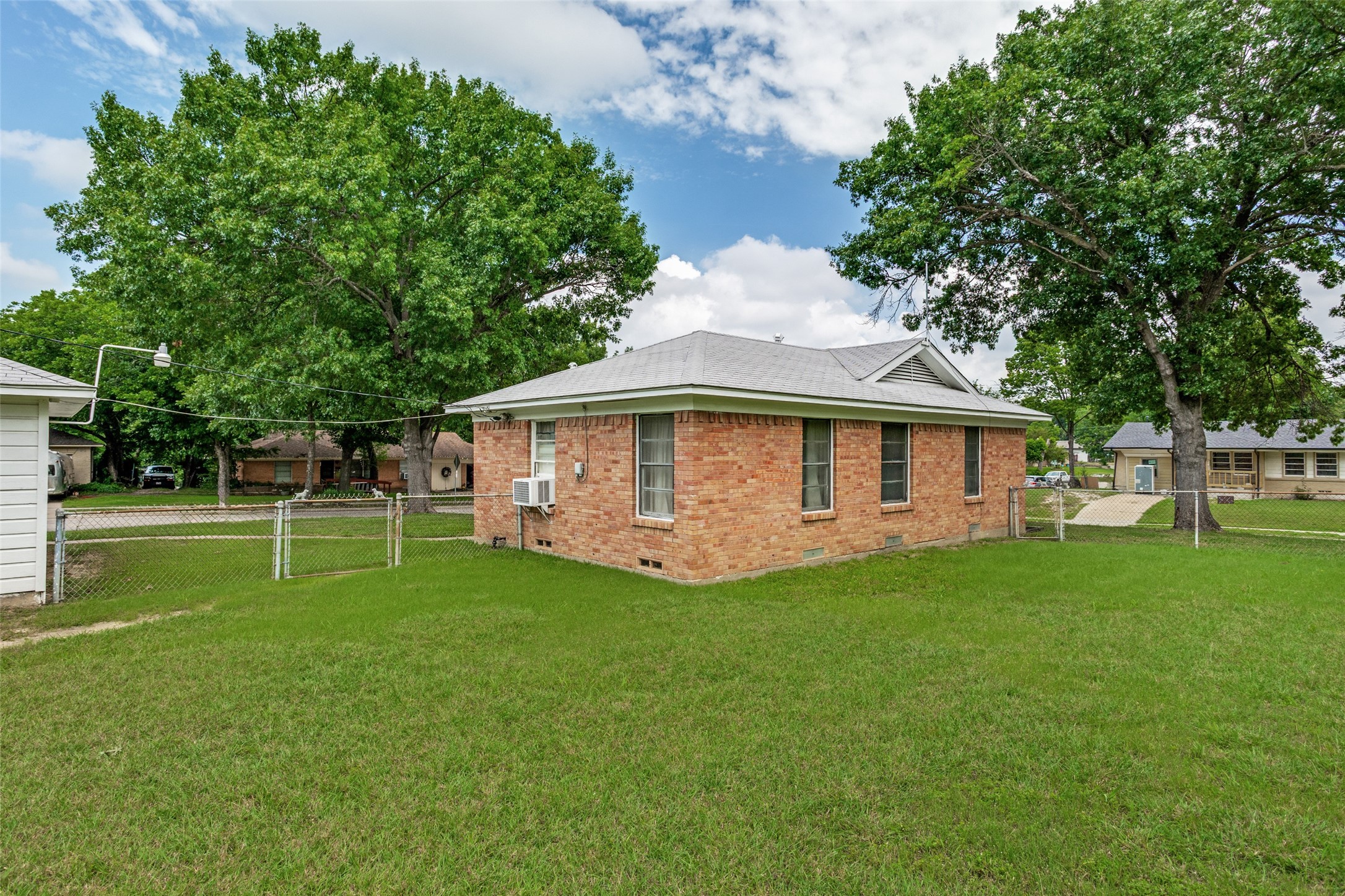 422 W Daugherty Drive Garland TX 75041