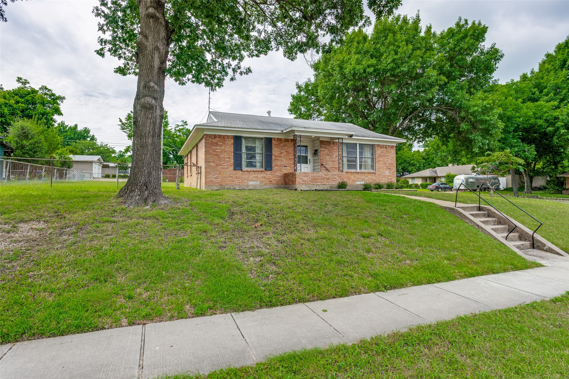 422 W Daugherty Drive Garland TX 75041