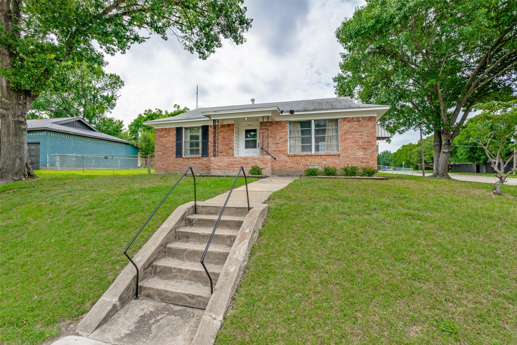 422 W Daugherty Drive Garland TX 75041
