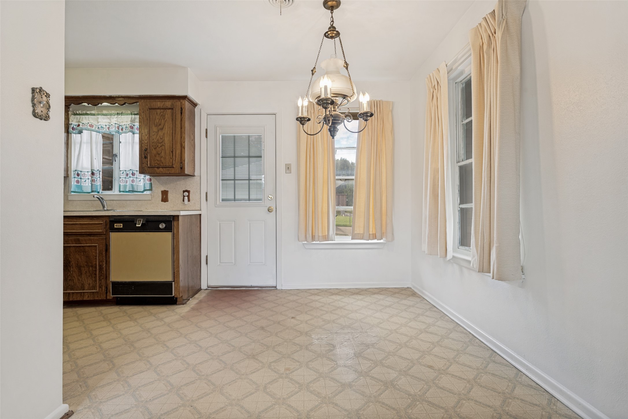 422 W Daugherty Drive Garland TX 75041