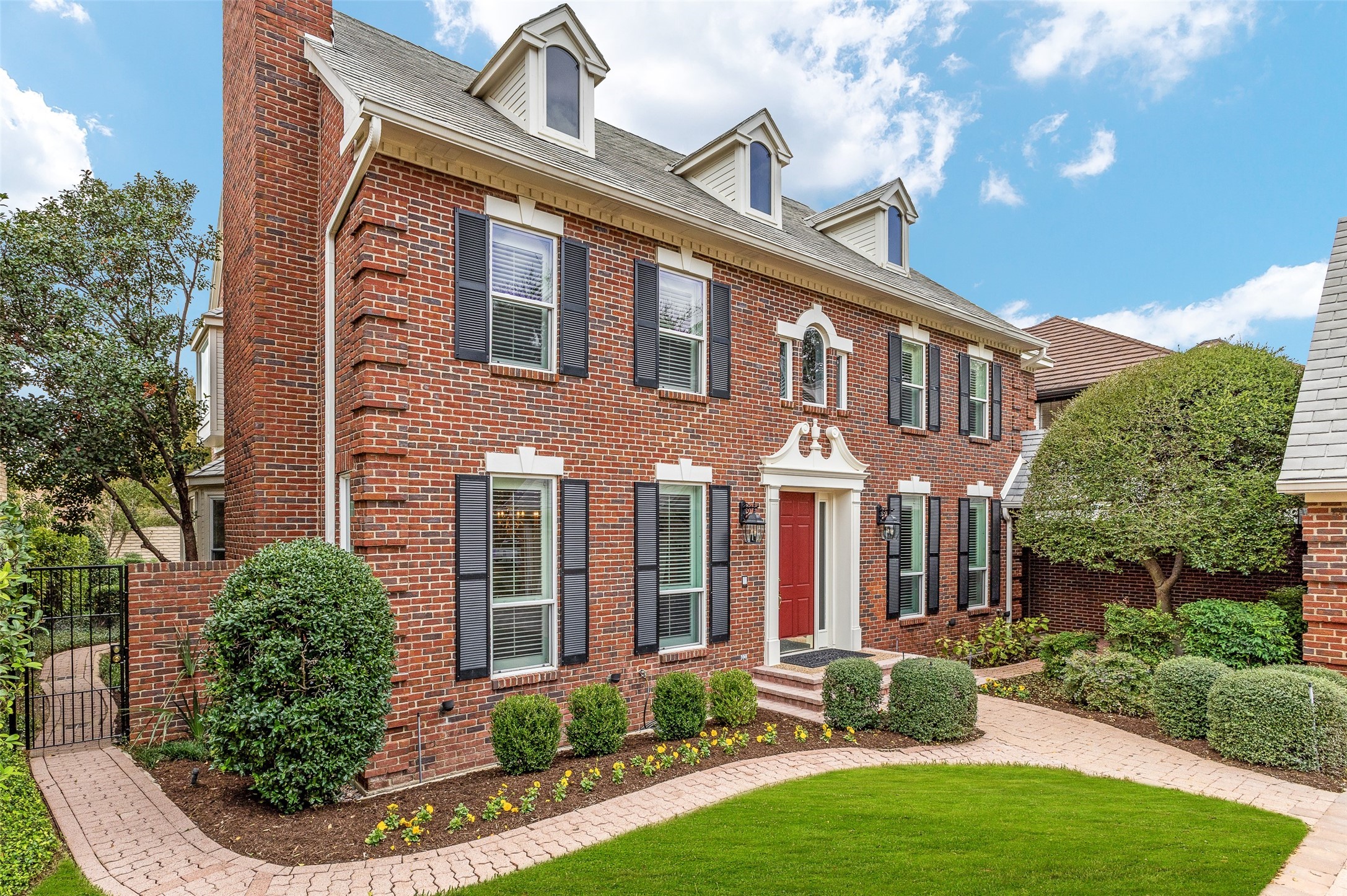 2000 Crockett Court Irving TX 75038