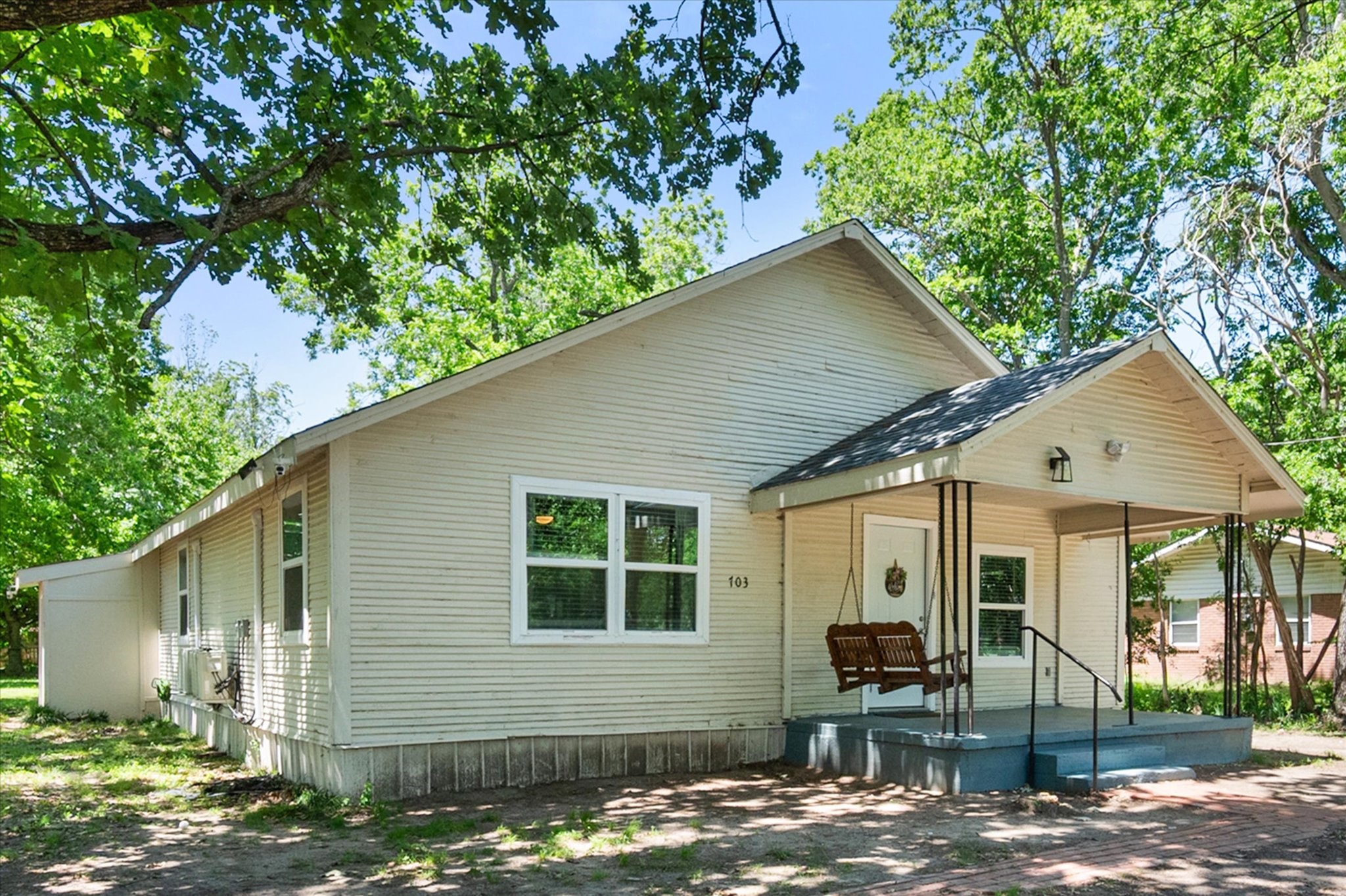 703 N Goodman Avenue Kerens TX 75144