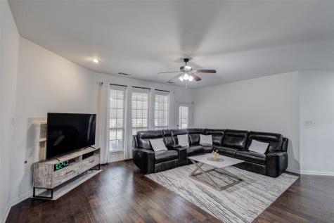 2529 Louis Lane Lewisville TX 75056