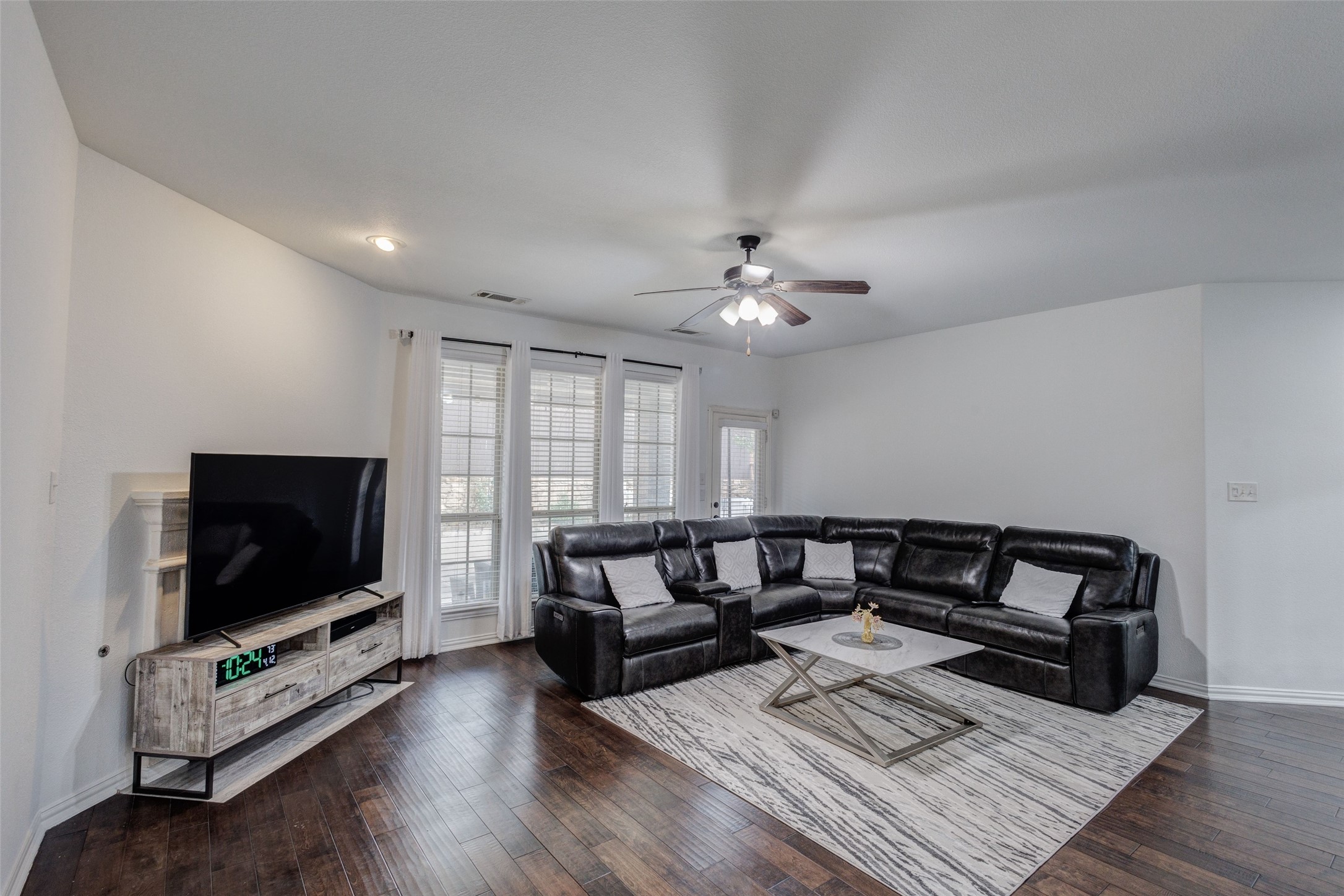 2529 Louis Lane Lewisville TX 75056