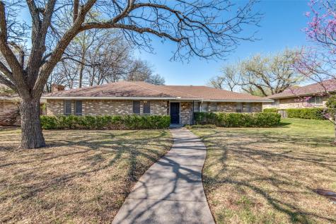 1109 Shadywood Lane Desoto TX 75115