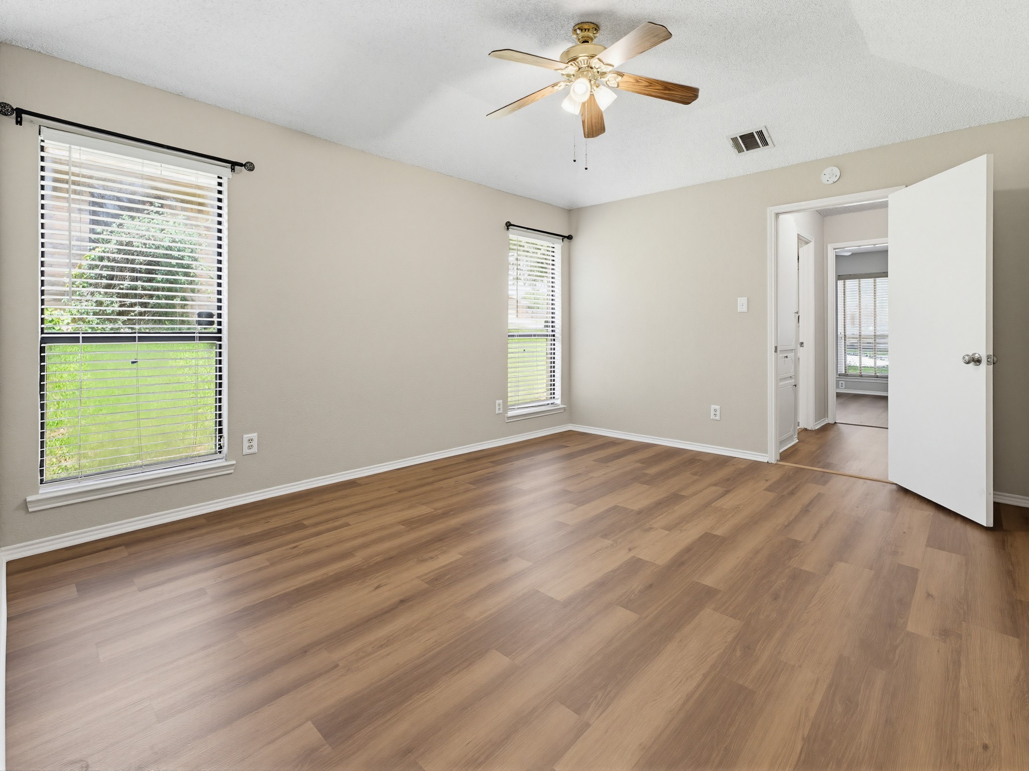 6504 N Park Drive Watauga TX 76148