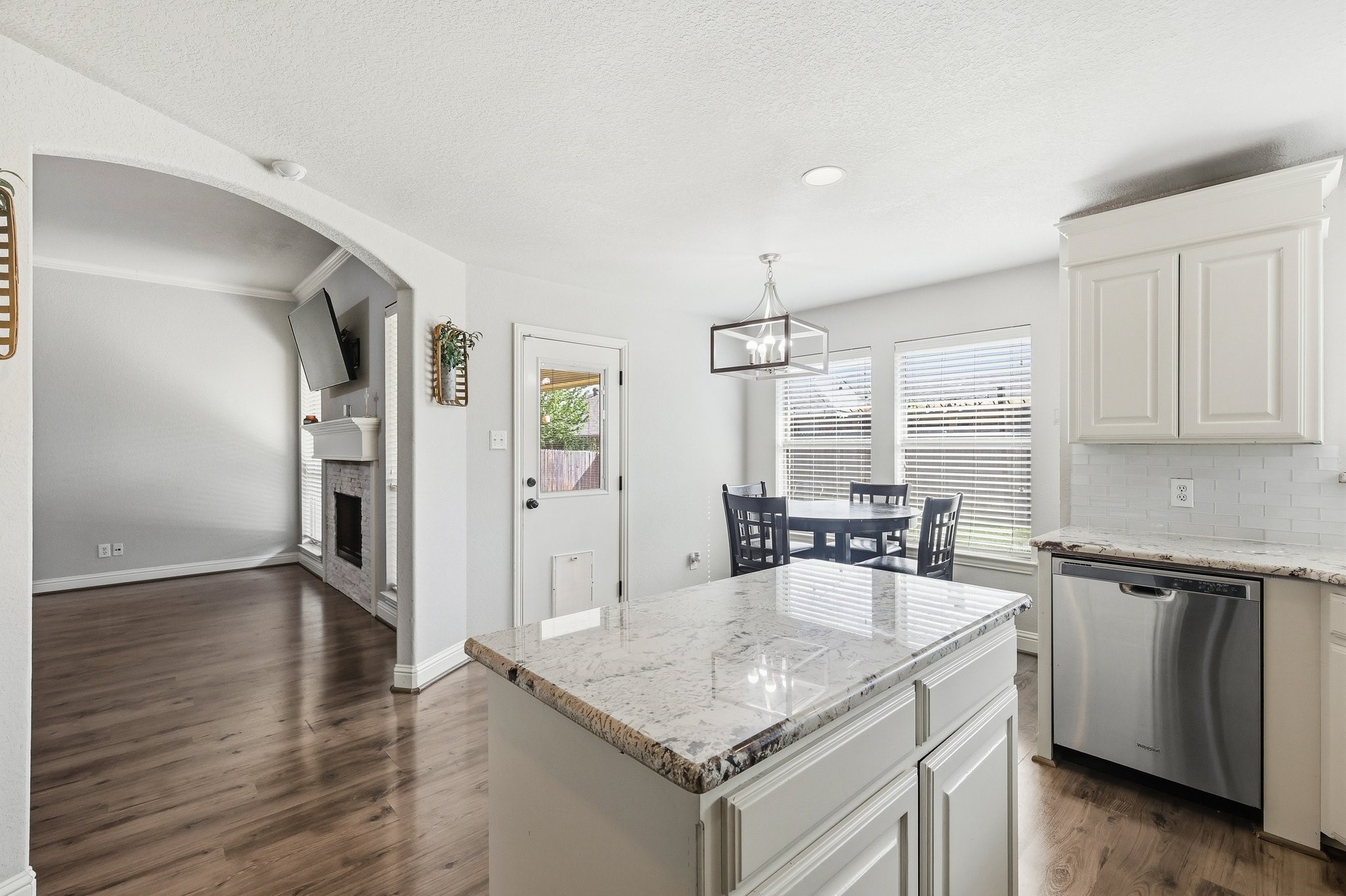 557 Jeffdale Drive Burleson TX 76028