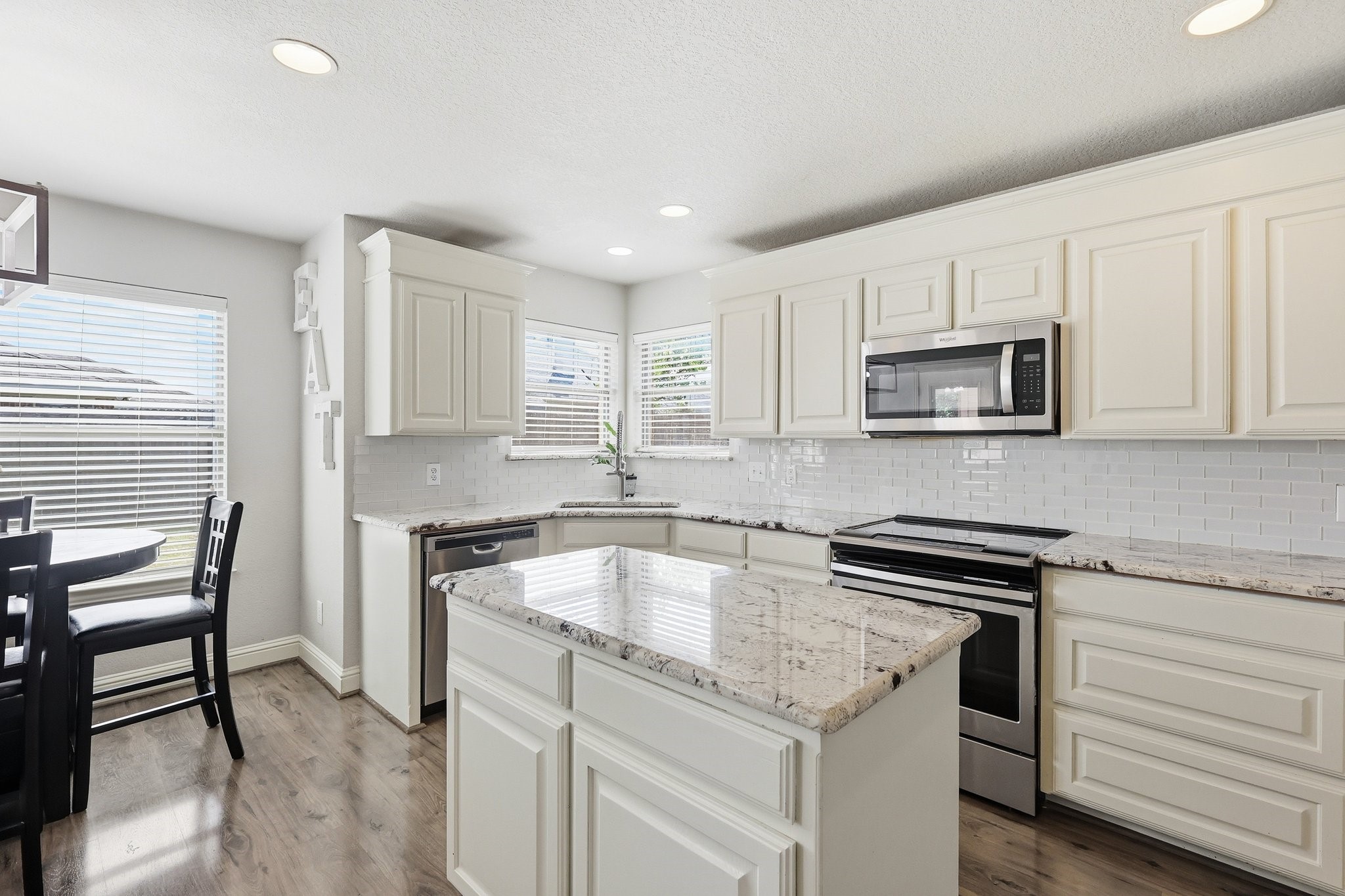 557 Jeffdale Drive Burleson TX 76028