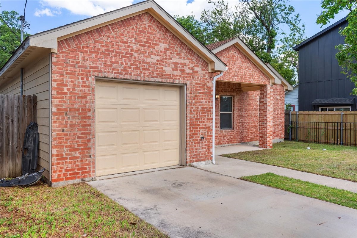 2738 Morning Avenue Dallas TX 75210