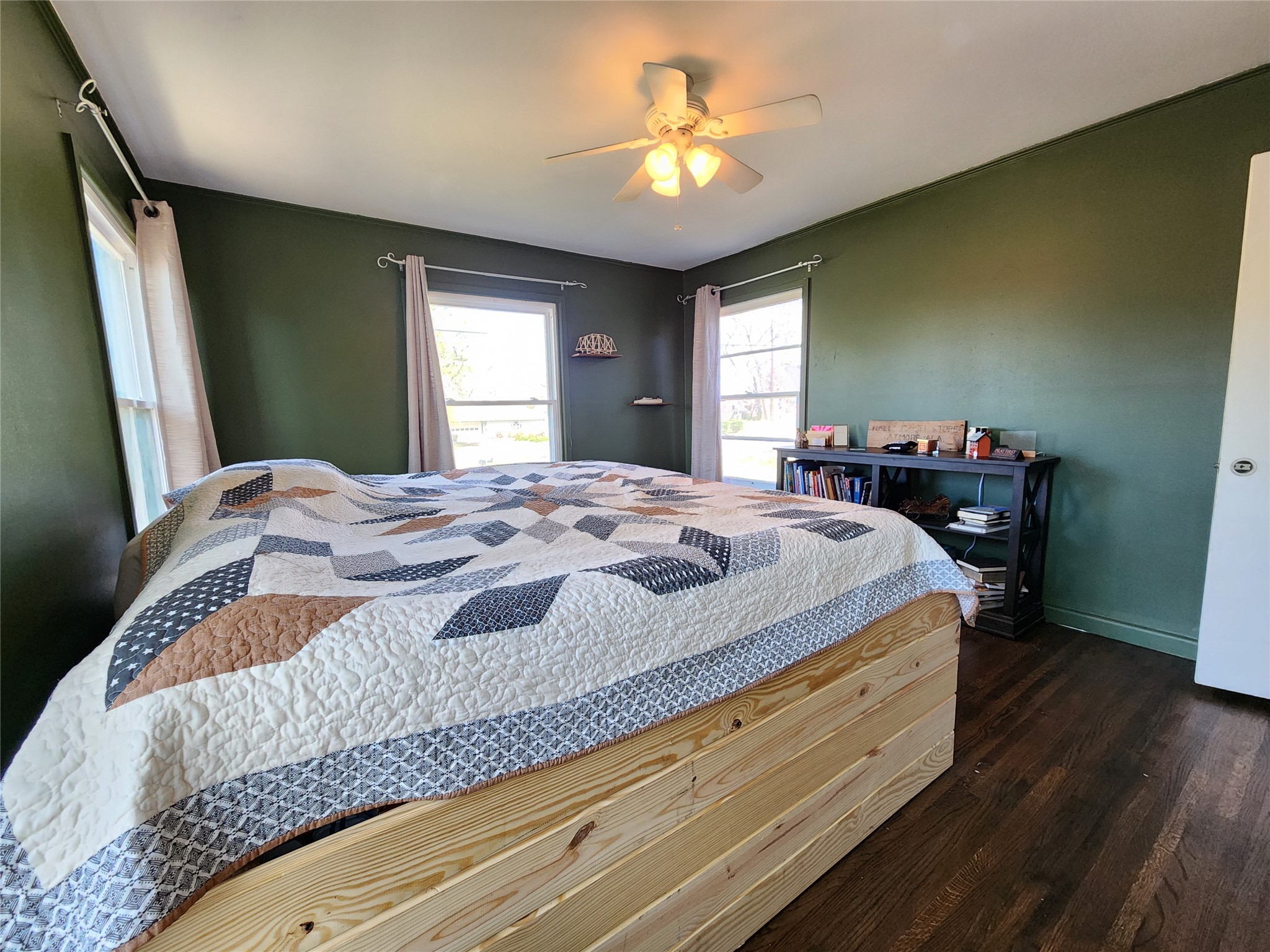 319 E Hubbard Street Lindale TX 75771