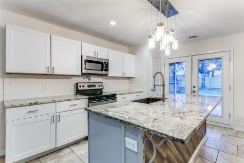 712 W Cedar Street Hurst TX 76053