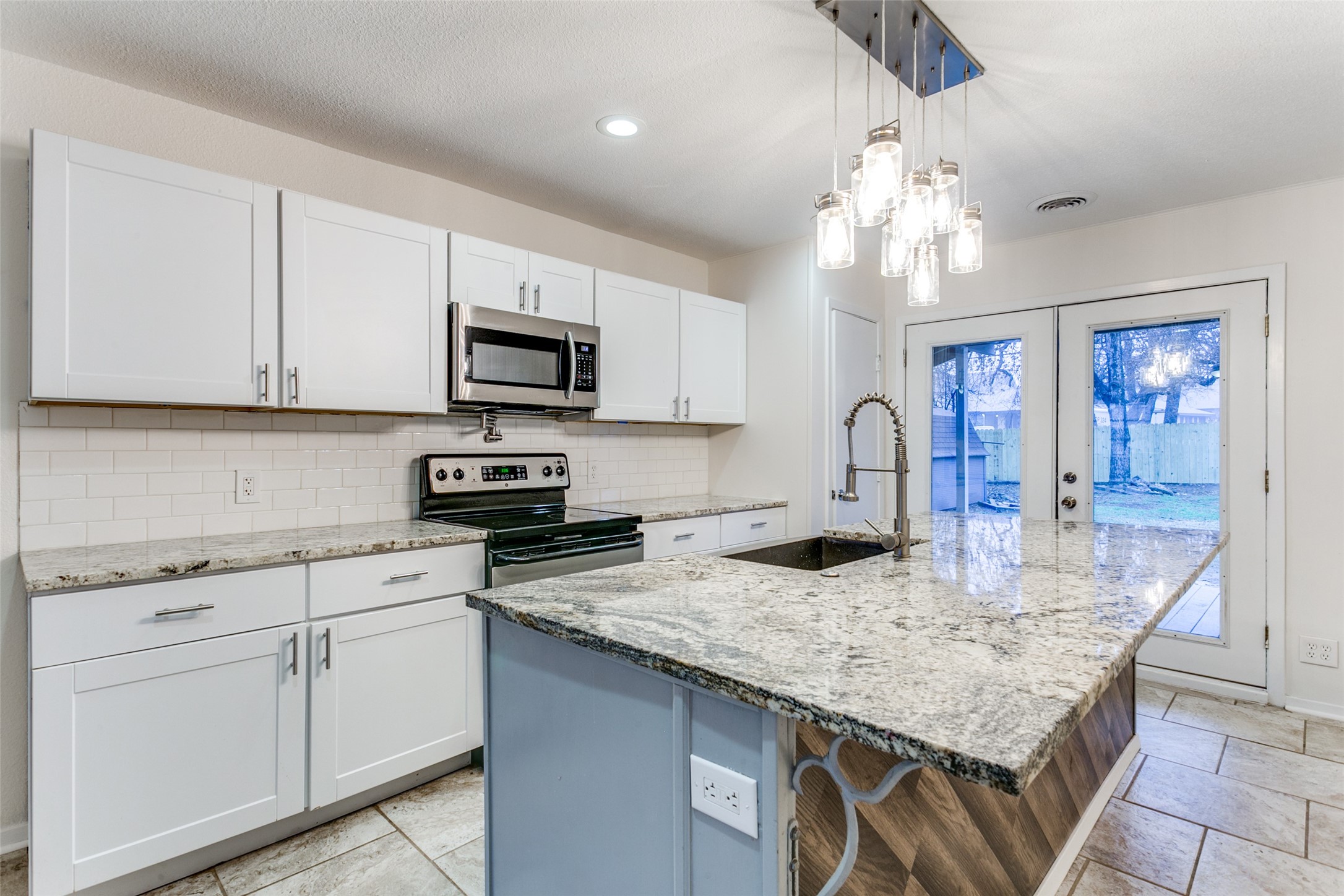 712 W Cedar Street Hurst TX 76053