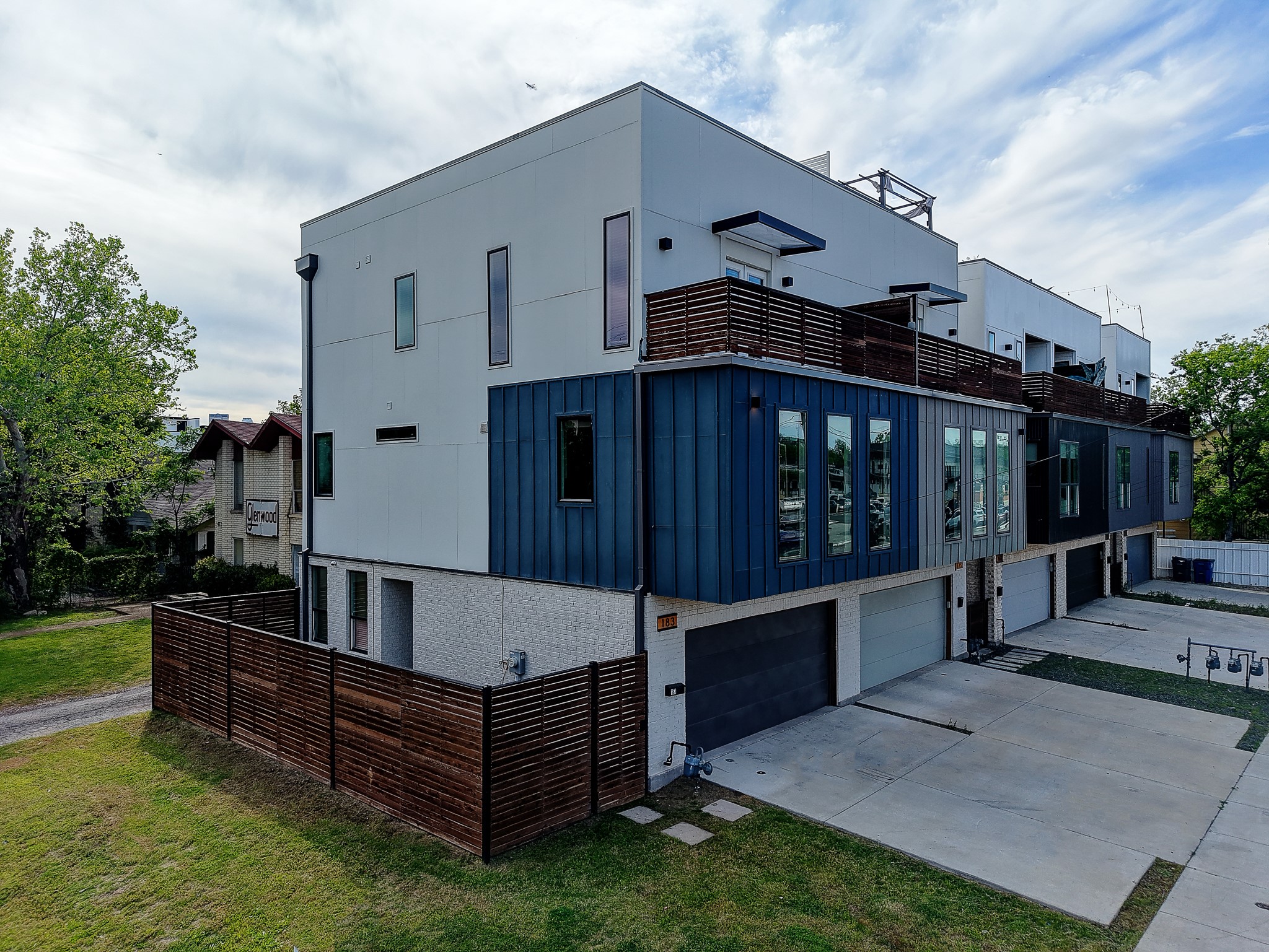 183 S Prairie Avenue Dallas TX 75226