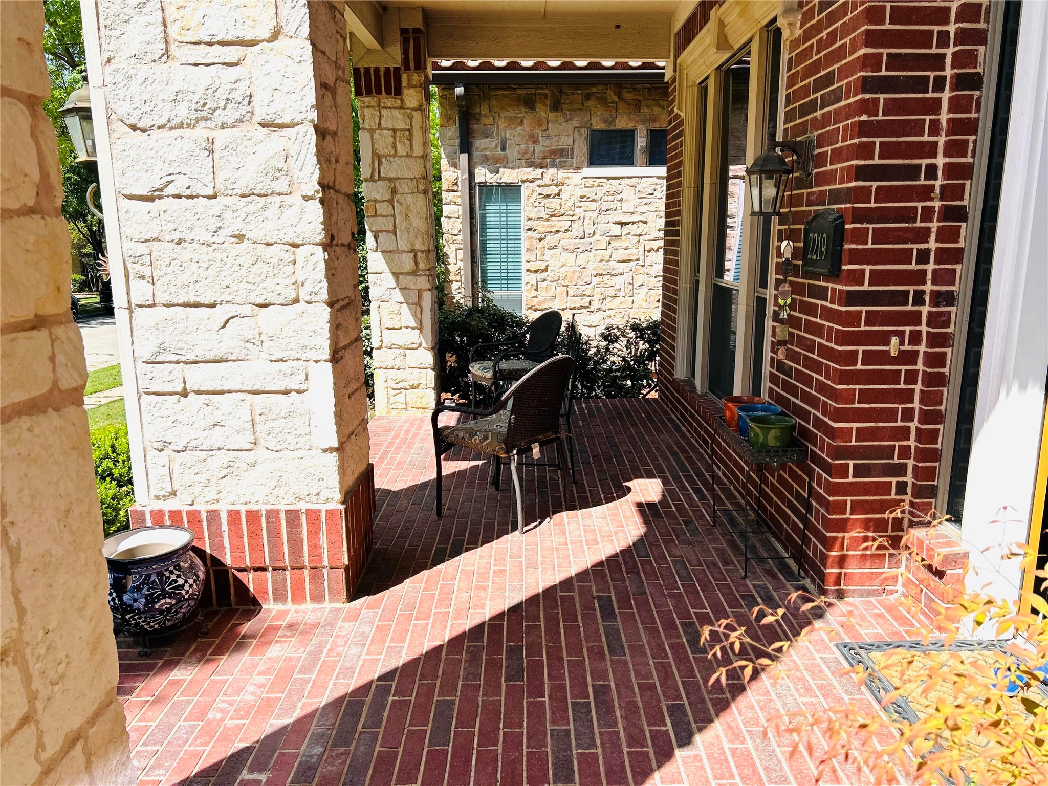 2219 Longview Road Irving TX 75063