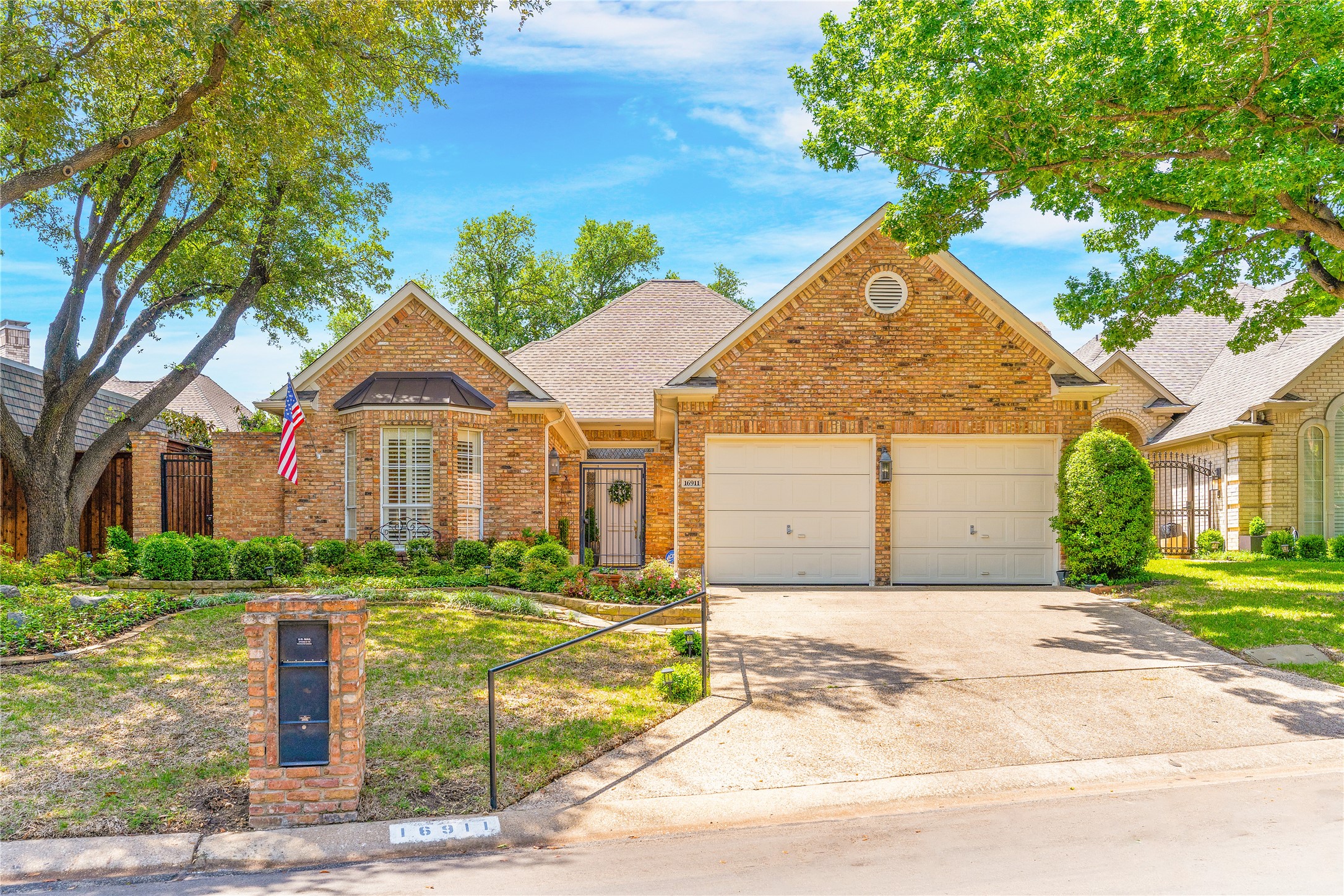 16911 Village Lane Dallas TX 75248