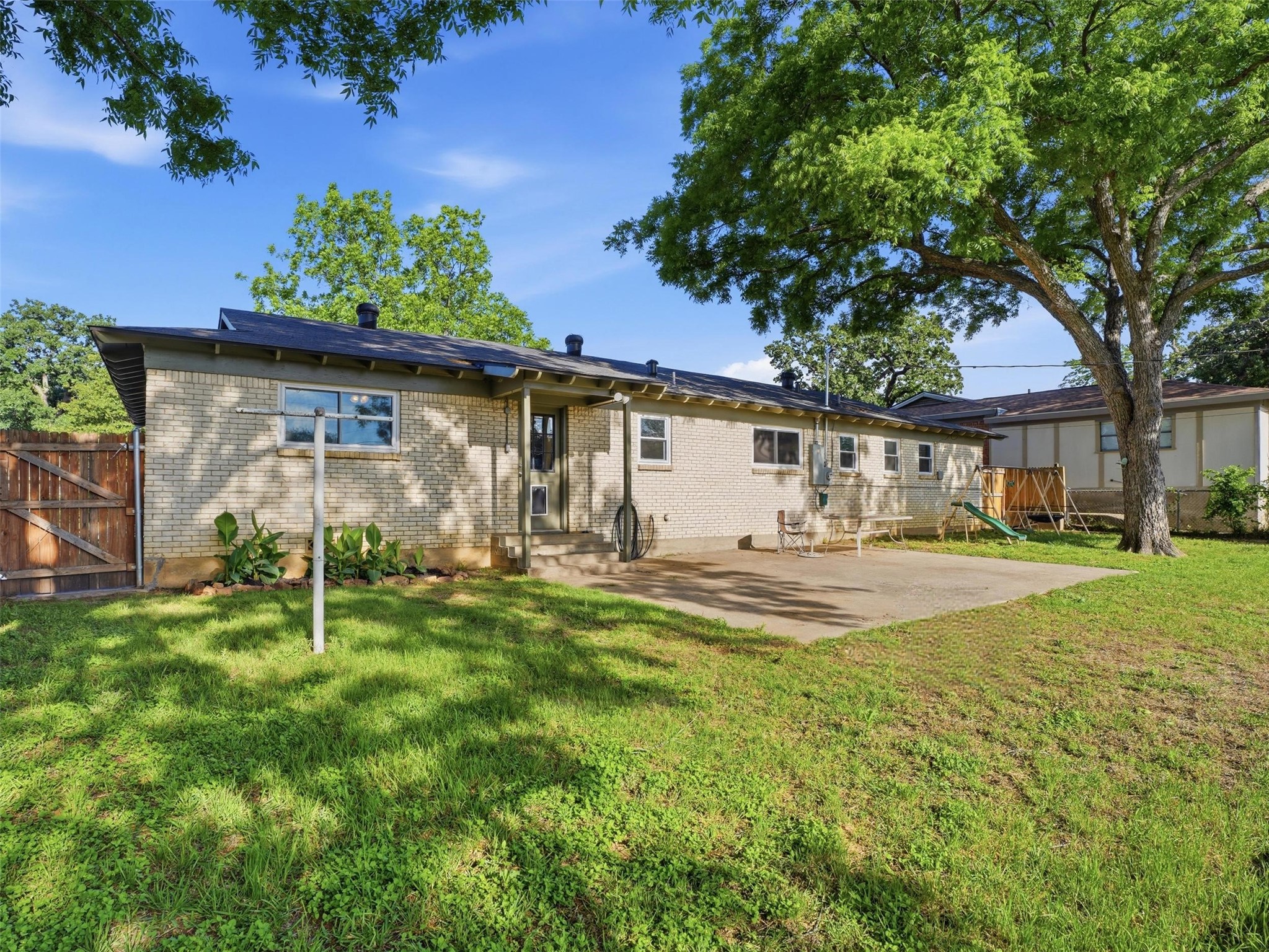 825 Lee Drive Bedford TX 76022