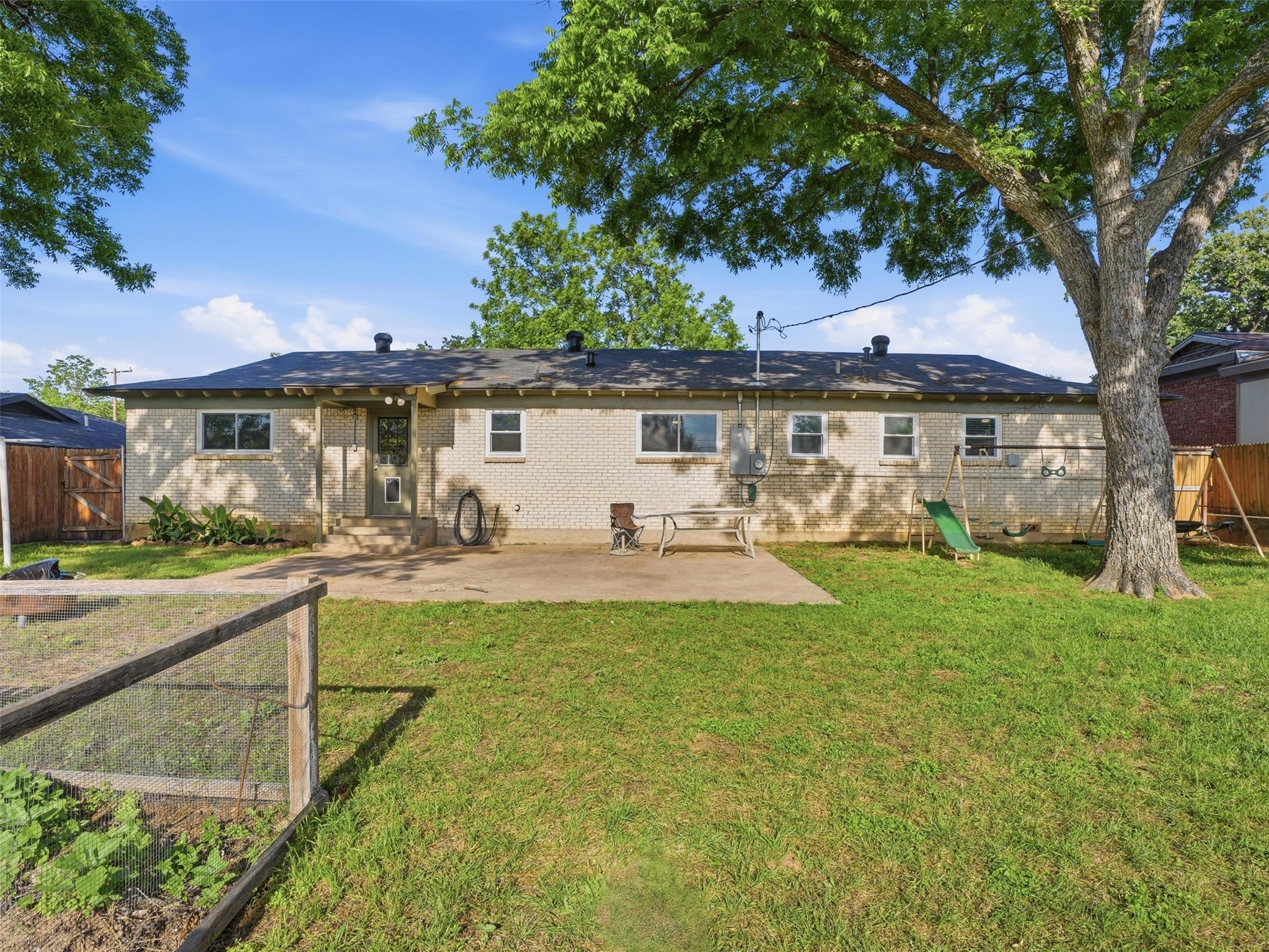 825 Lee Drive Bedford TX 76022