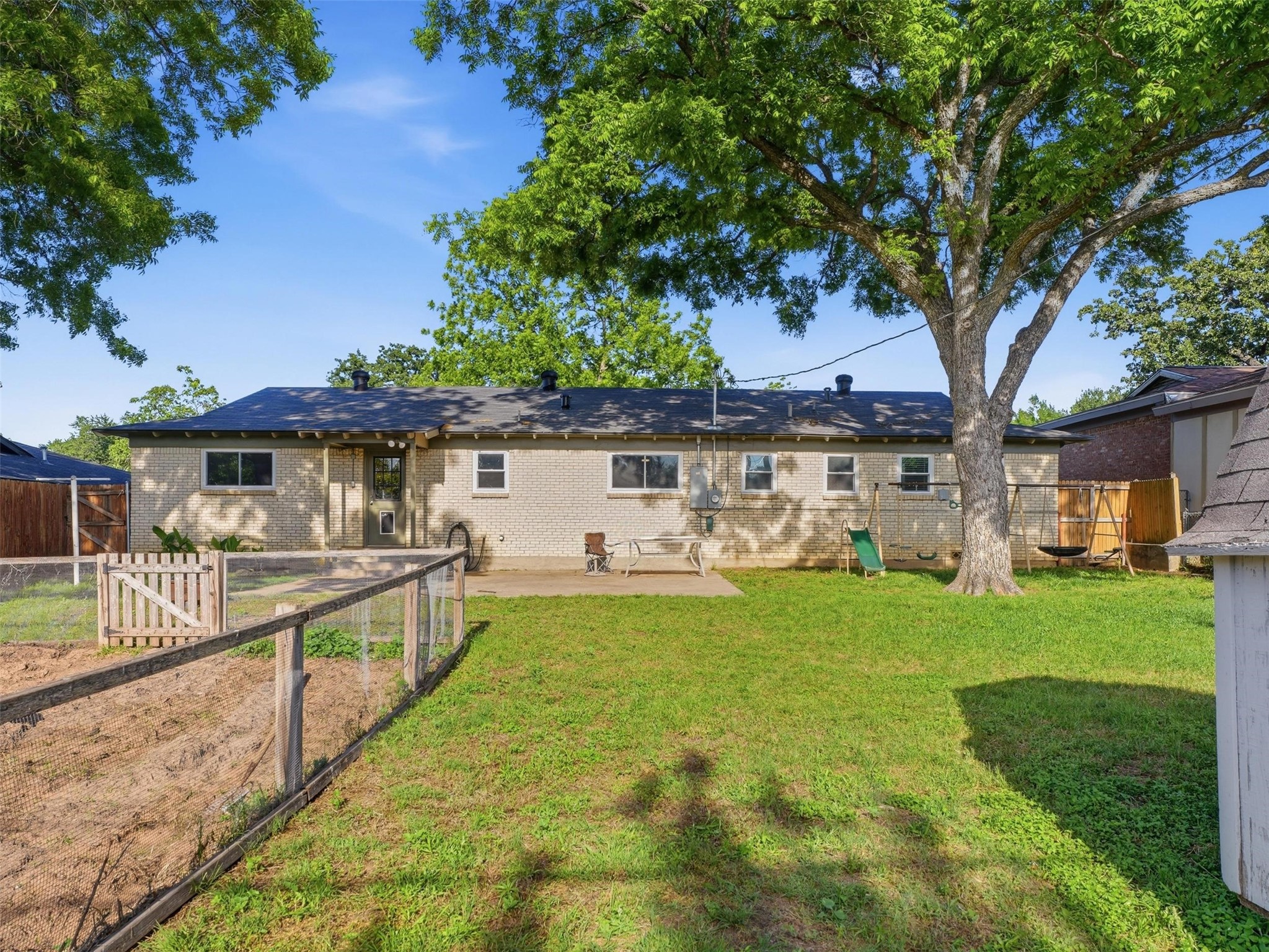 825 Lee Drive Bedford TX 76022