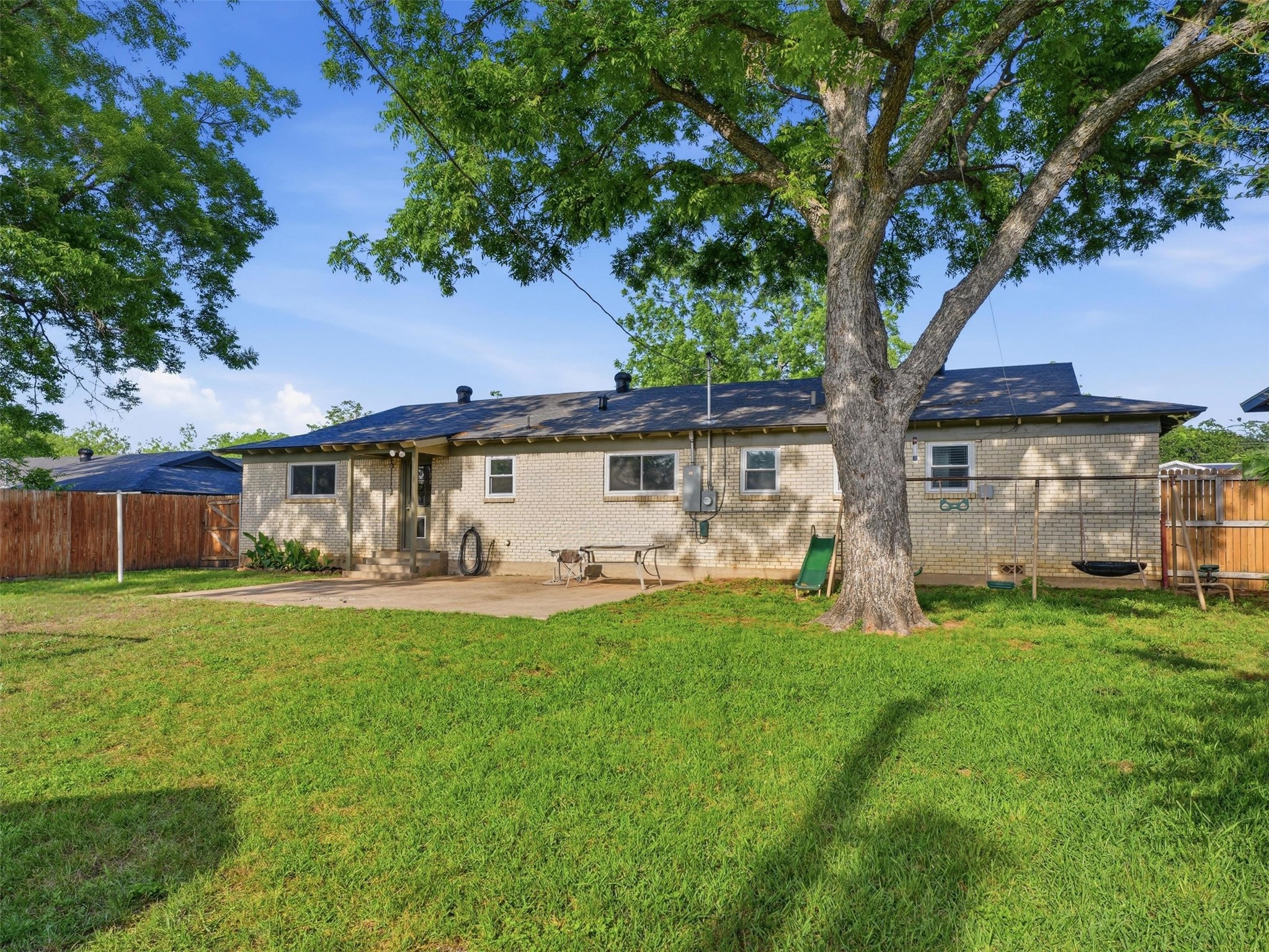 825 Lee Drive Bedford TX 76022