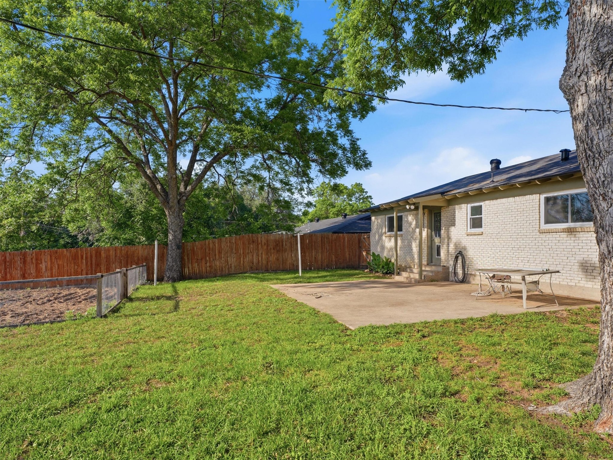 825 Lee Drive Bedford TX 76022
