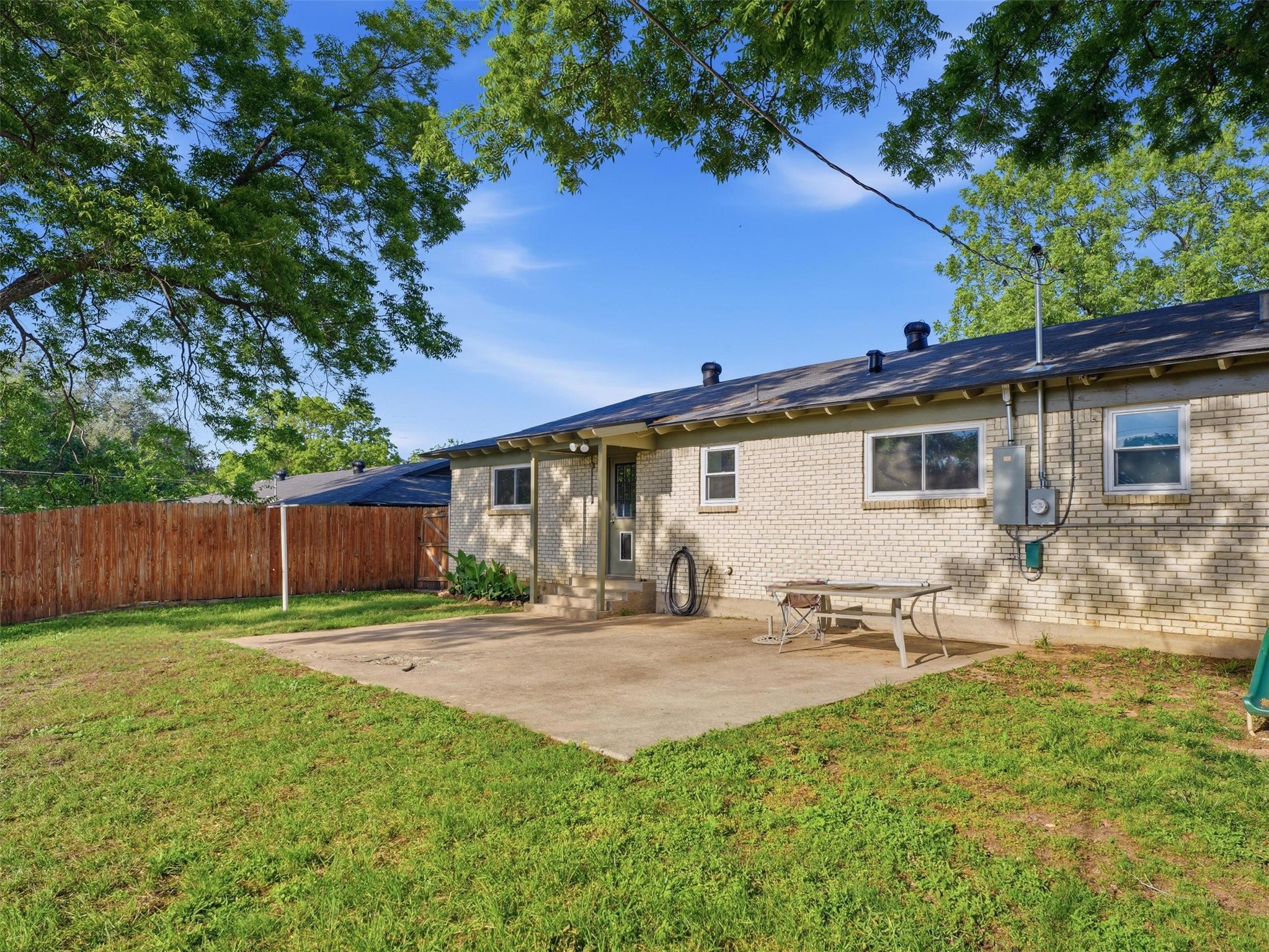 825 Lee Drive Bedford TX 76022