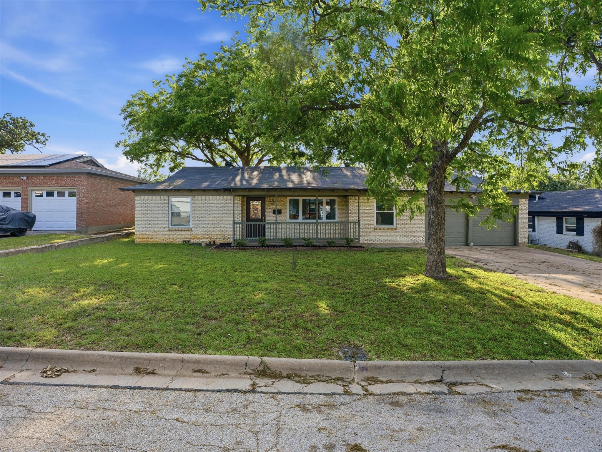 825 Lee Drive Bedford TX 76022