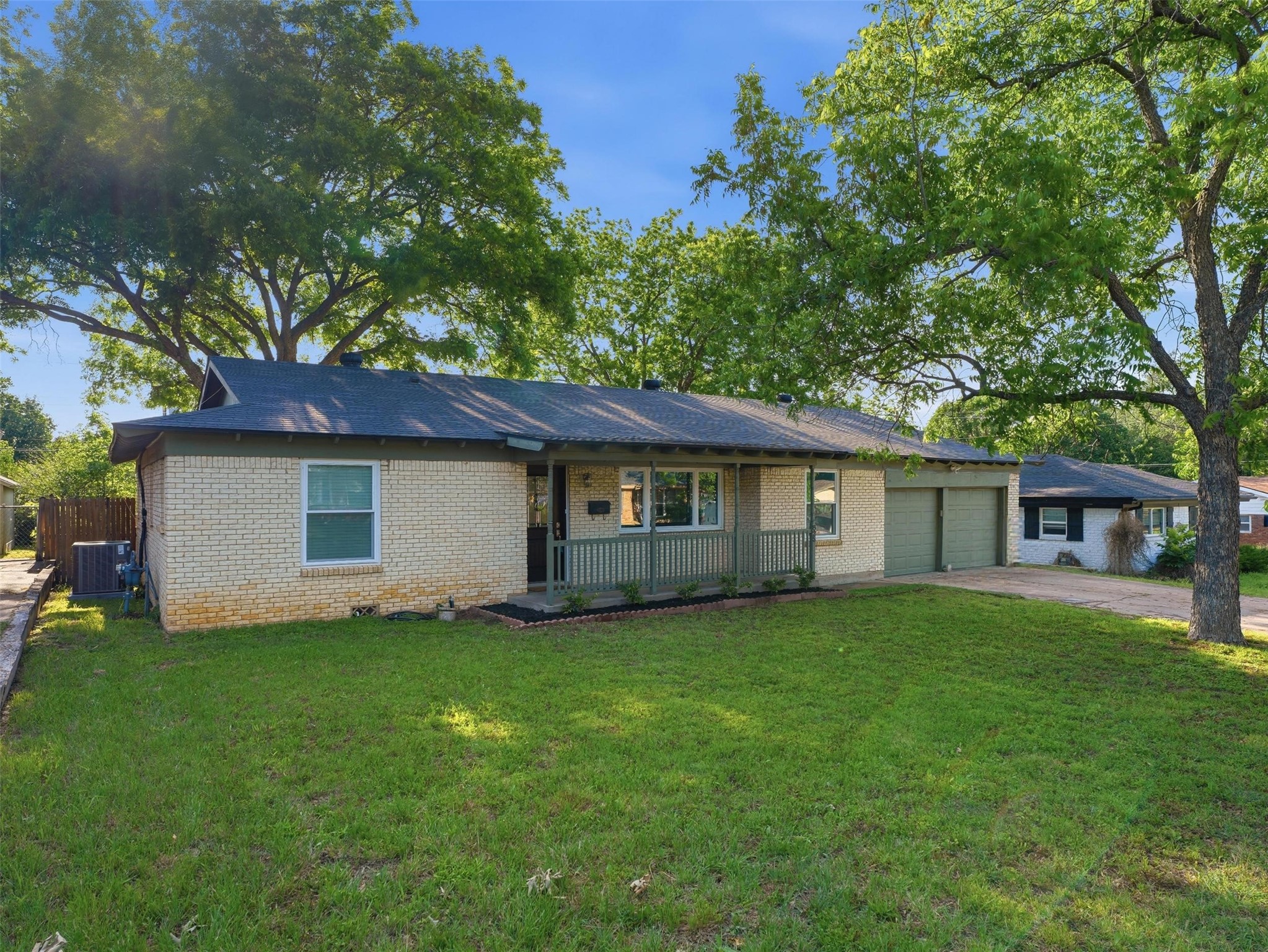 825 Lee Drive Bedford TX 76022