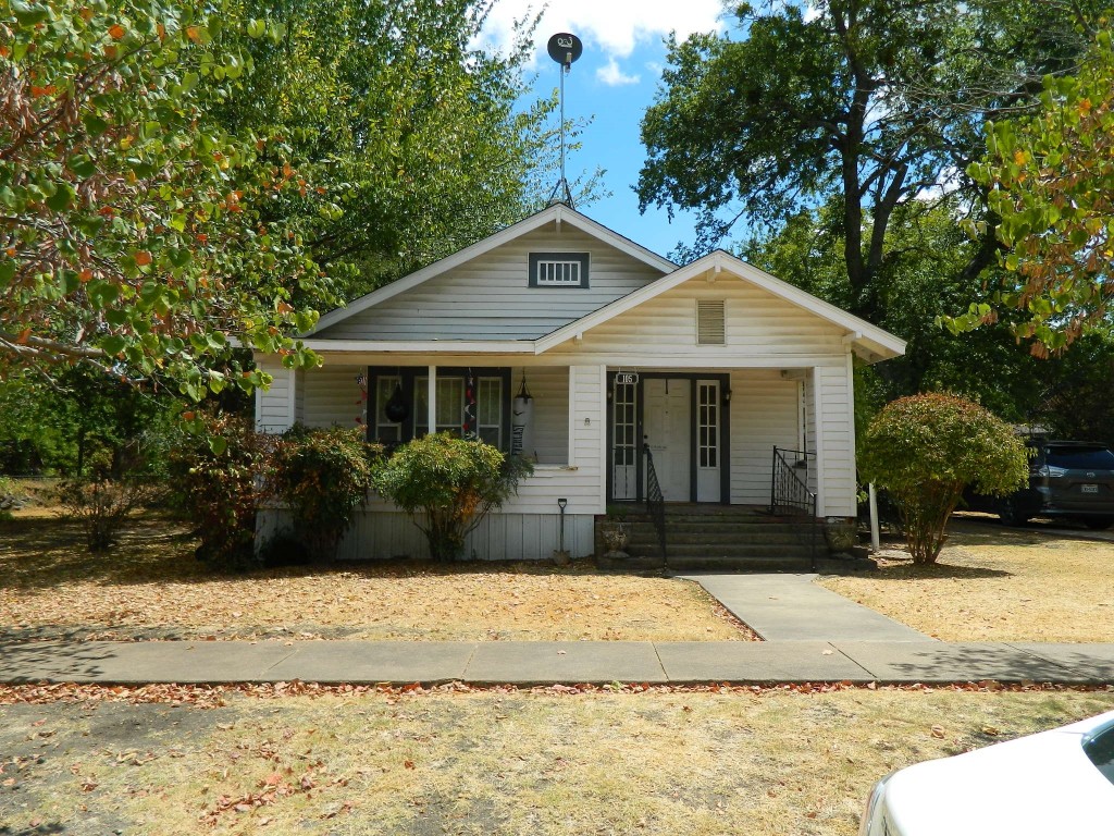 105 E Hunt Street Leonard TX 75452