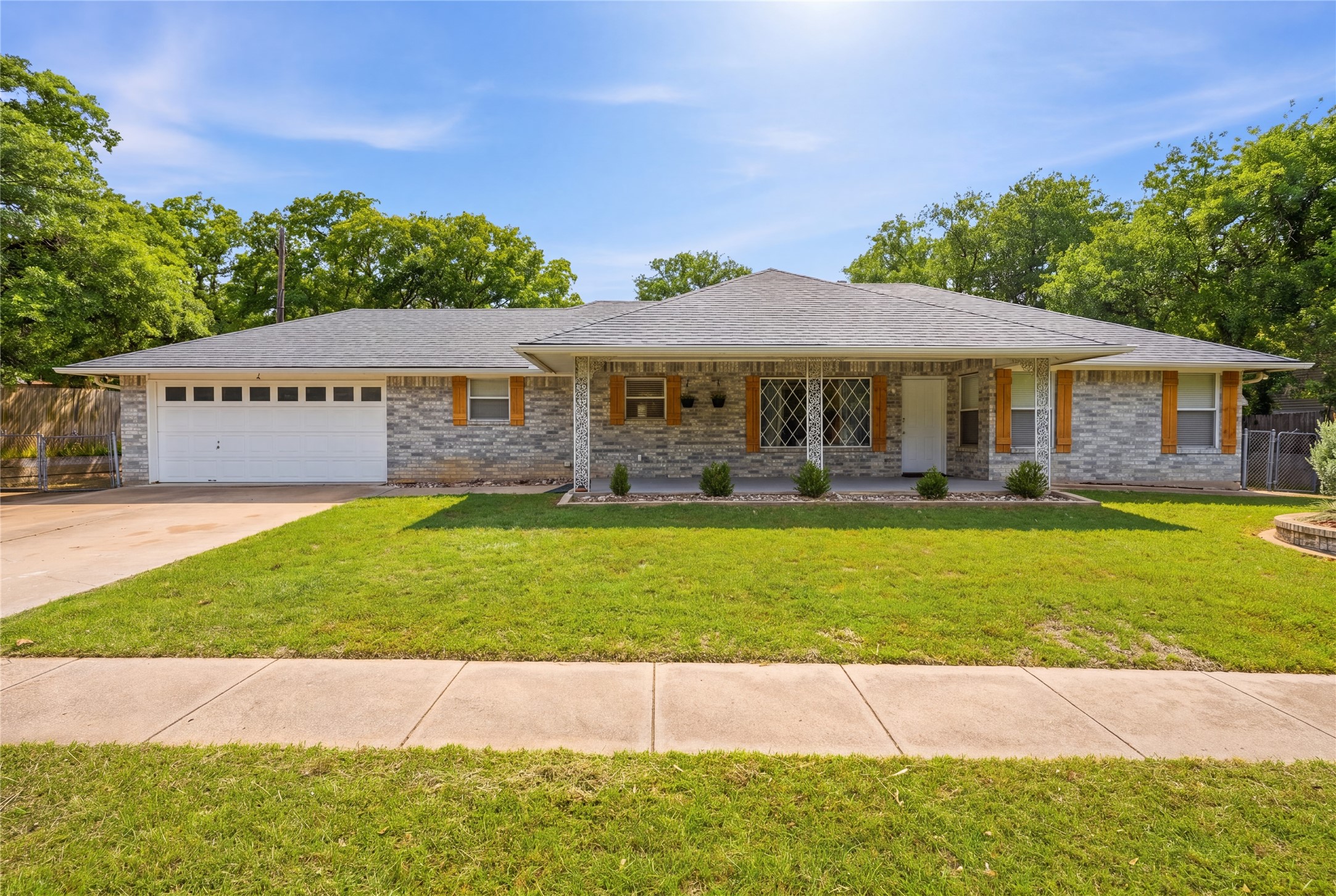 217 Spruce Circle Azle TX 76020