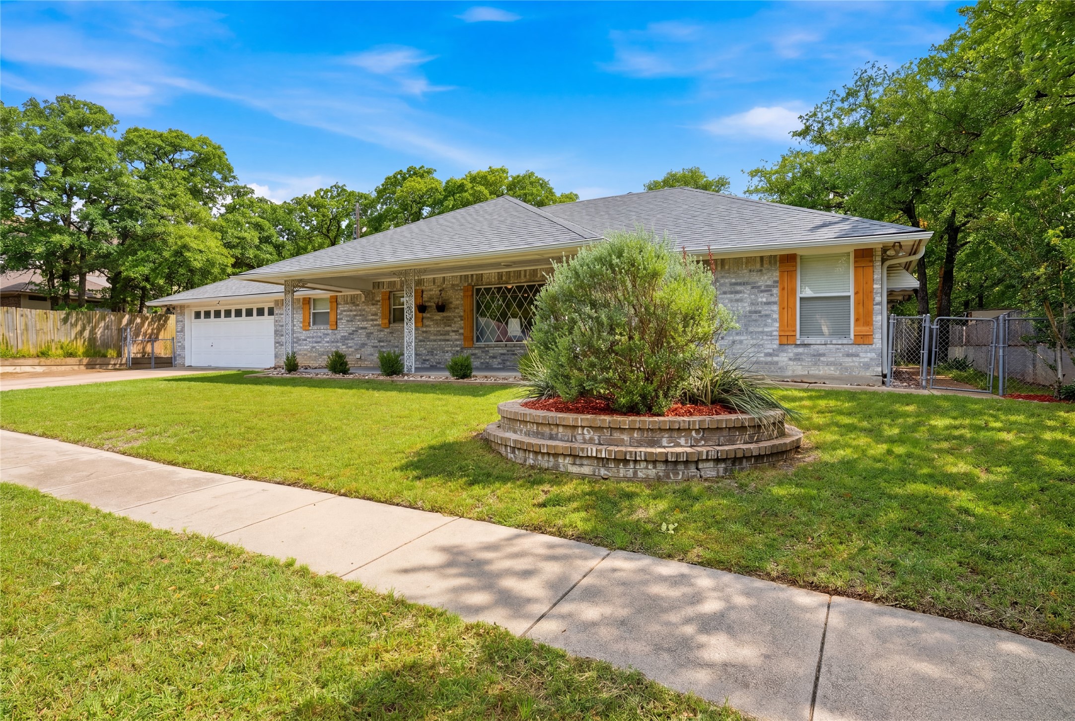 217 Spruce Circle Azle TX 76020