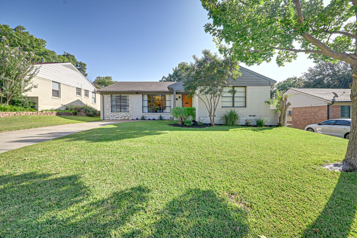 806 Kirkwood Drive Dallas TX 75218