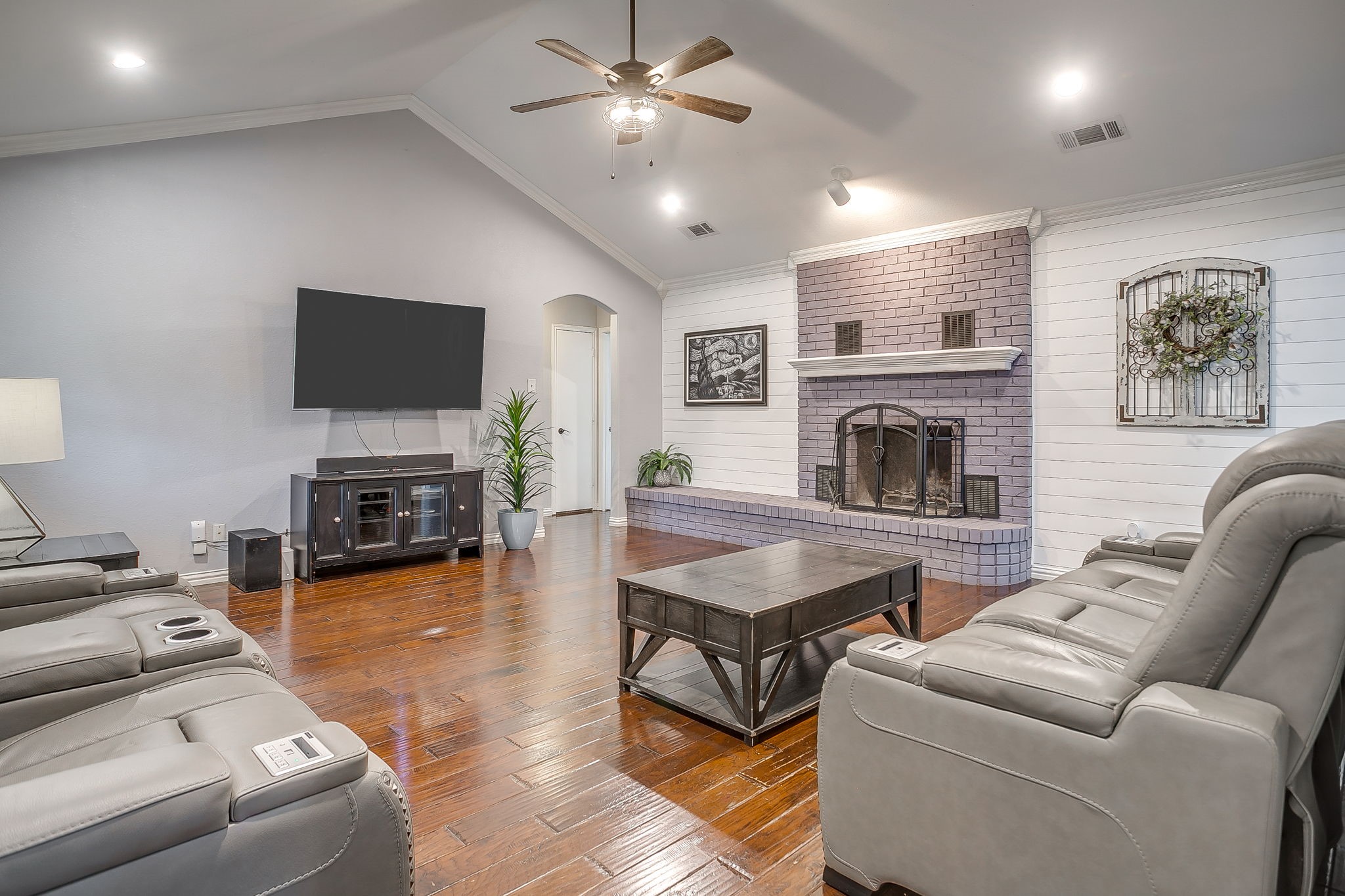 3412 E Renfro Street Burleson TX 76028