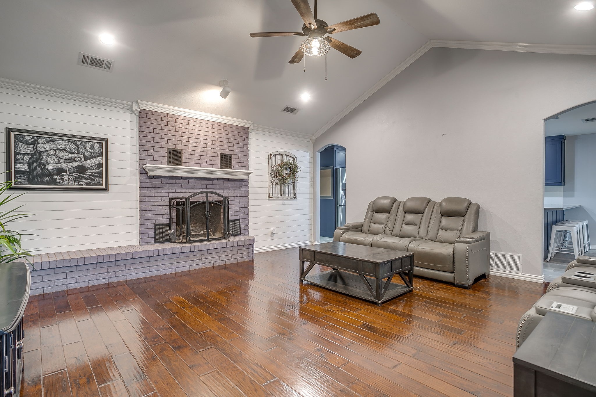 3412 E Renfro Street Burleson TX 76028