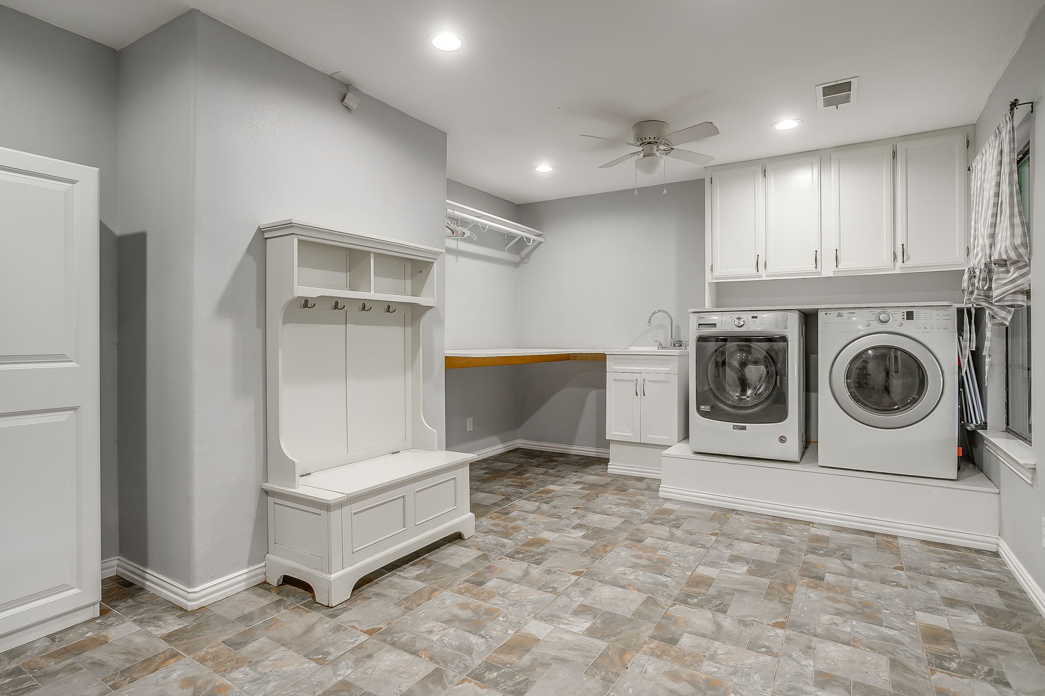 3412 E Renfro Street Burleson TX 76028