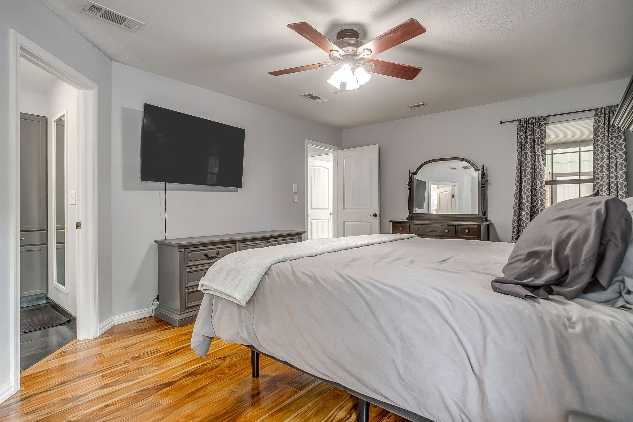 3412 E Renfro Street Burleson TX 76028