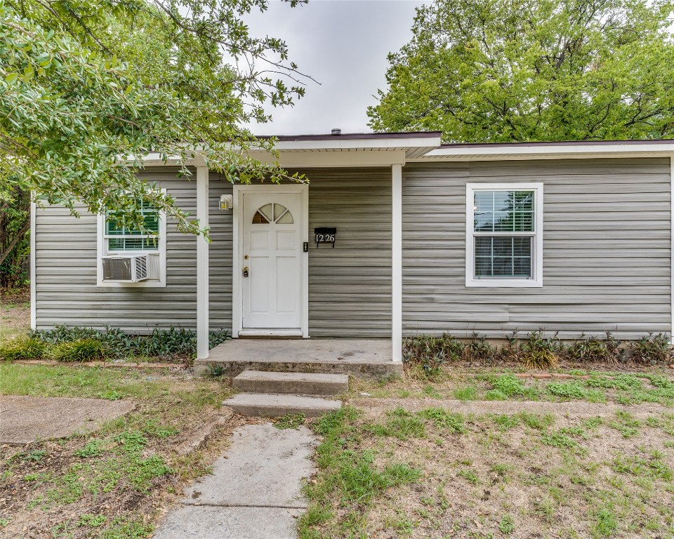 1226 N Elm Street Lancaster TX 75146